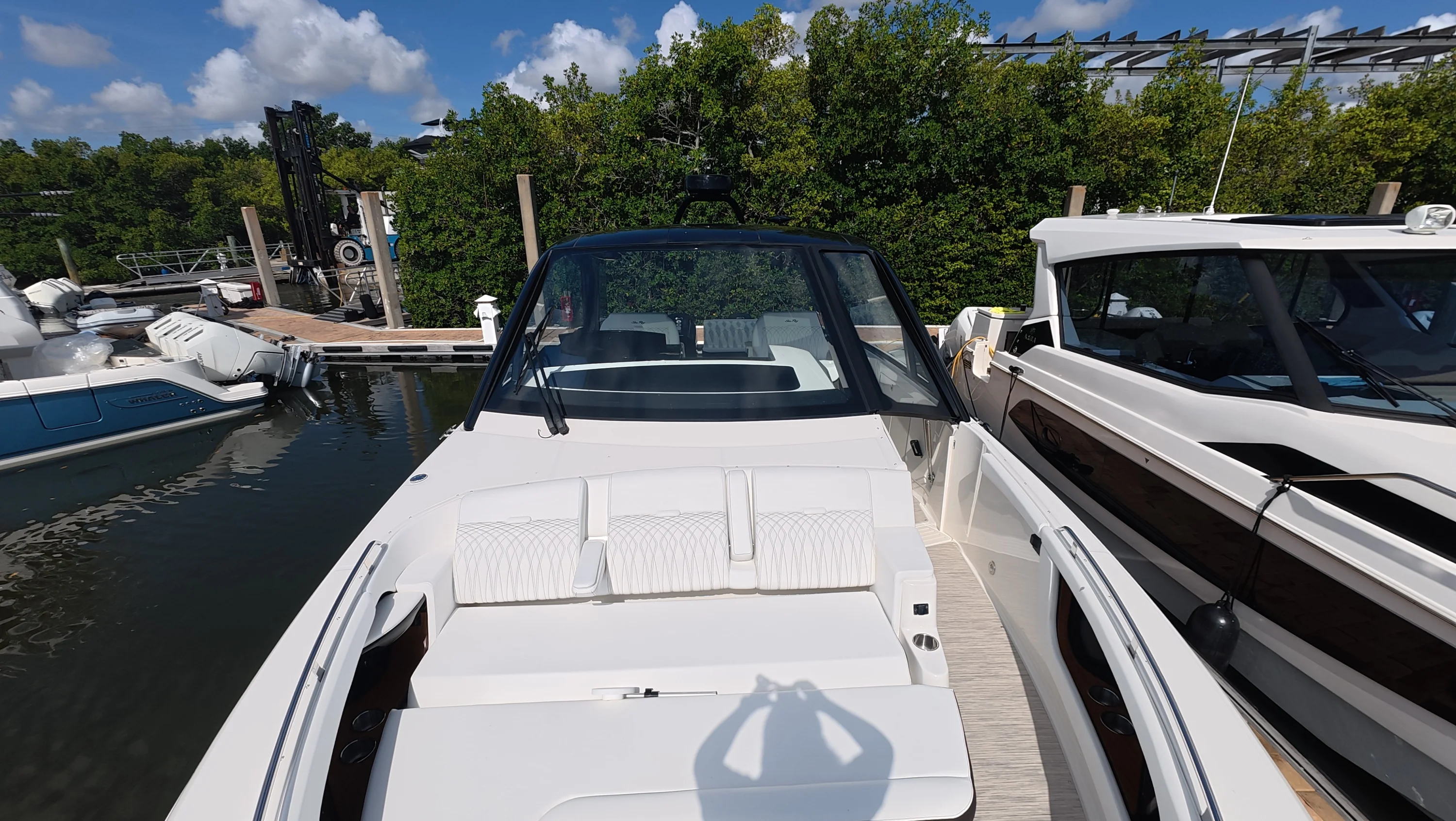 2026 Sea Ray Sundancer 370 Outboard Image Thumbnail #26