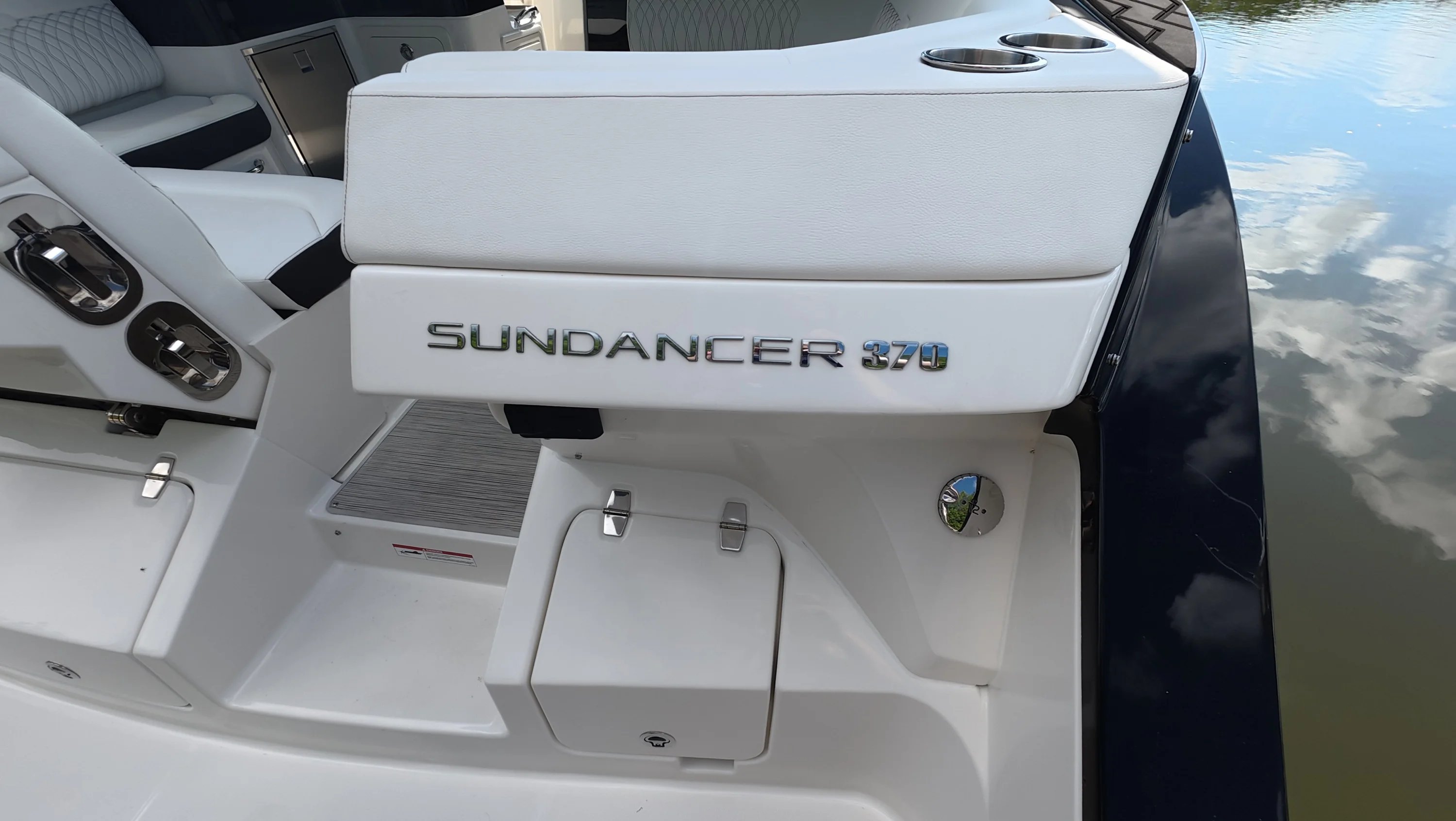2026 Sea Ray Sundancer 370 Outboard Image Thumbnail #2