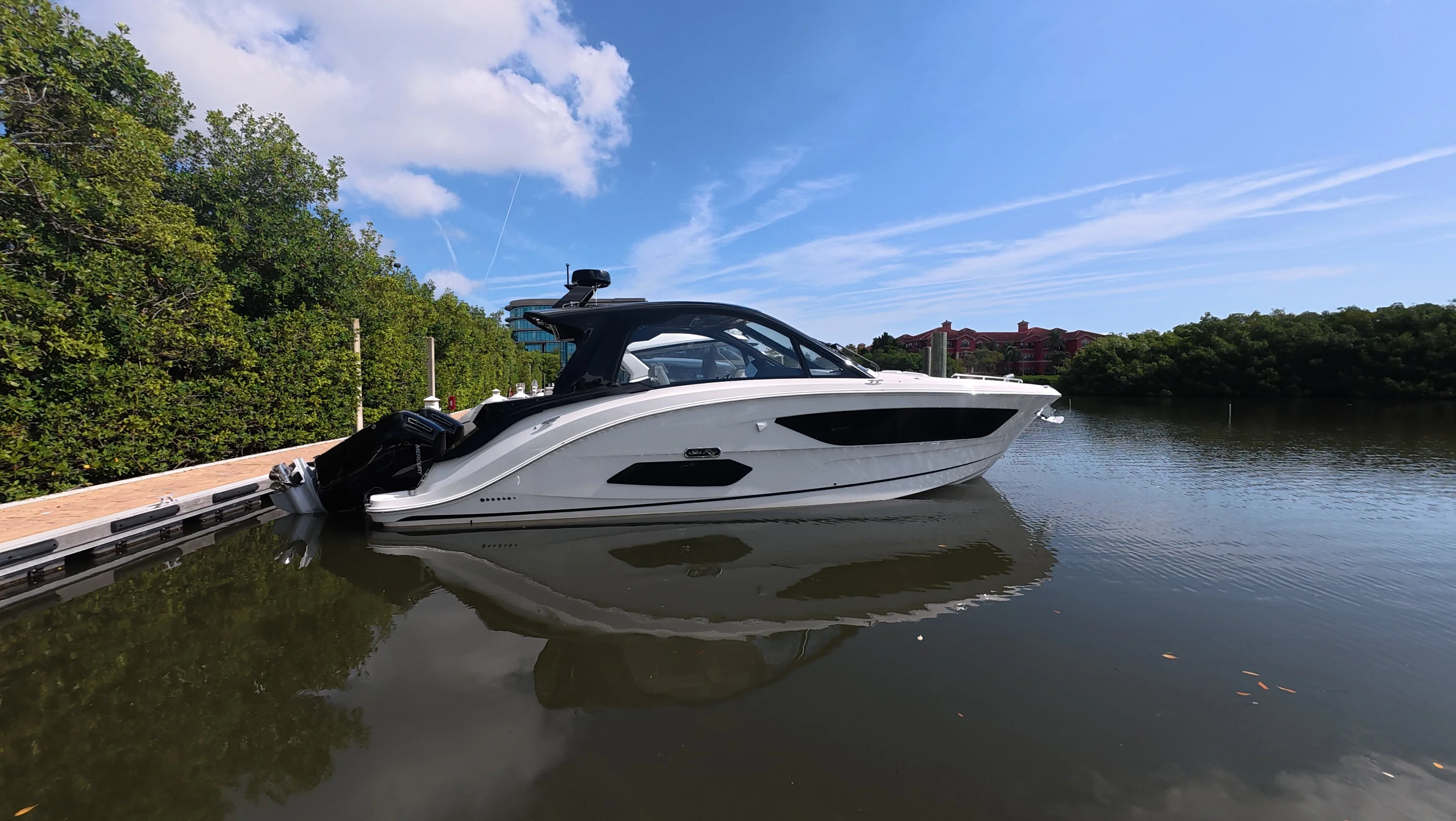 2026 Sea Ray Sundancer 370 Outboard Image Thumbnail #1