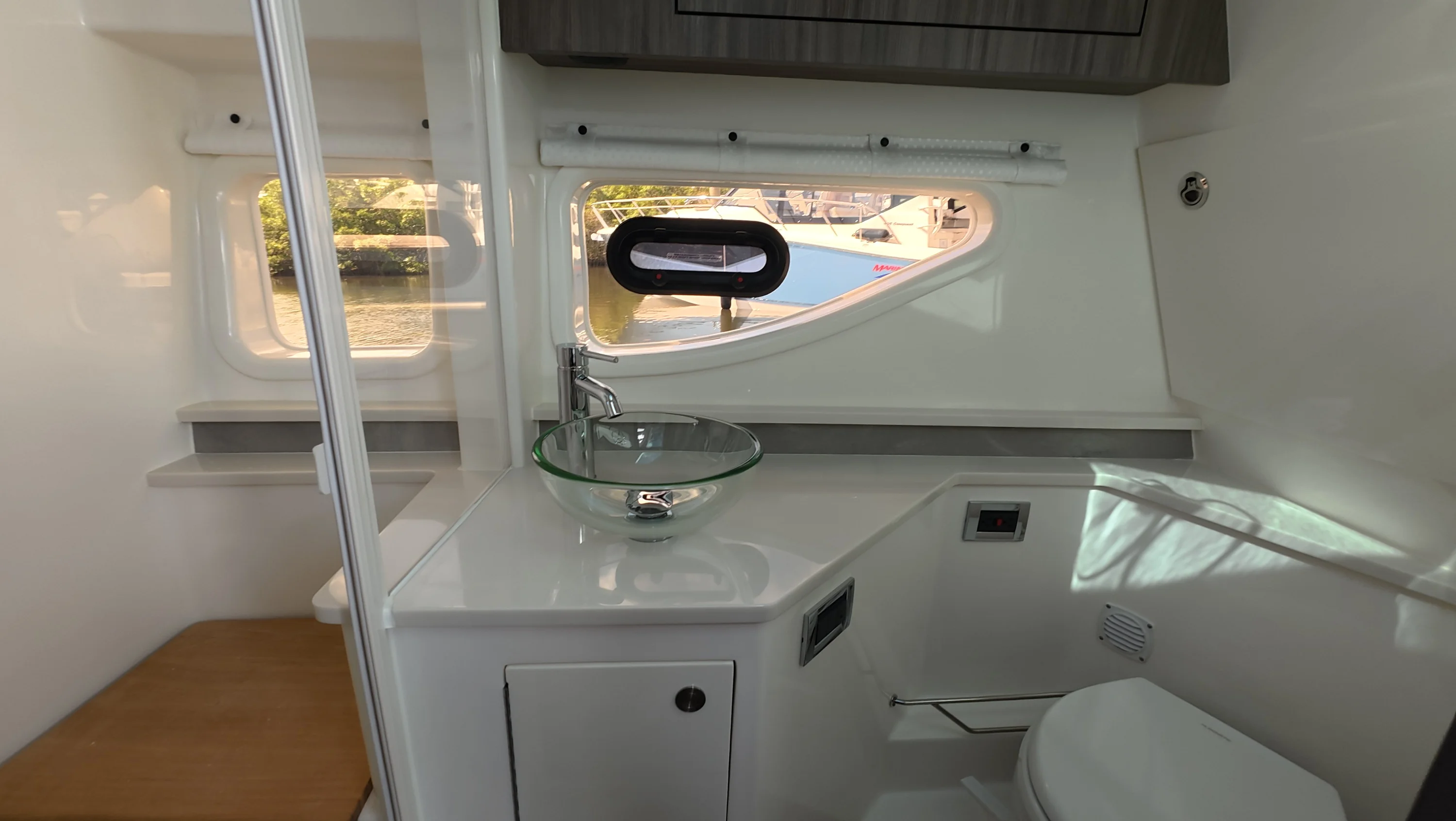 2026 Sea Ray Sundancer 370 Outboard Image Thumbnail #21
