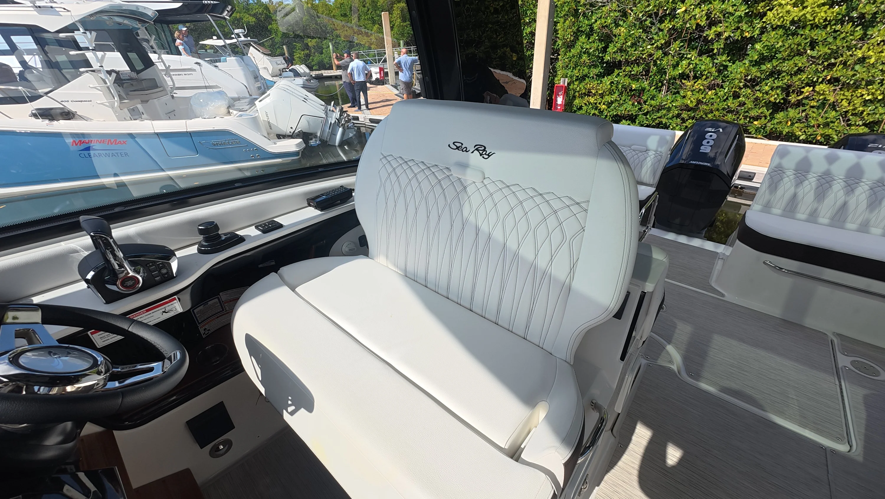2026 Sea Ray Sundancer 370 Outboard Image Thumbnail #14