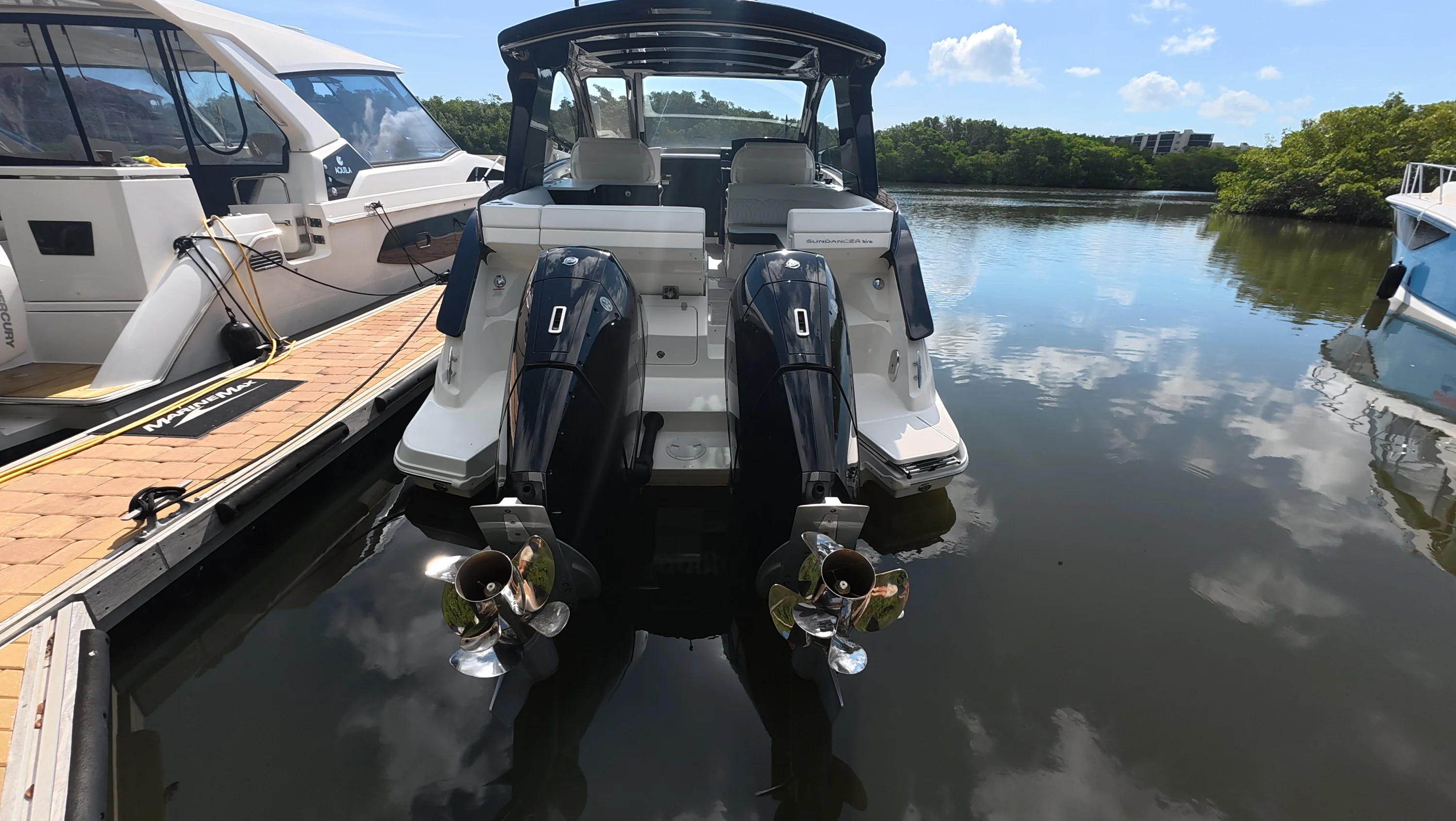 2026 Sea Ray Sundancer 370 Outboard Image Thumbnail #3
