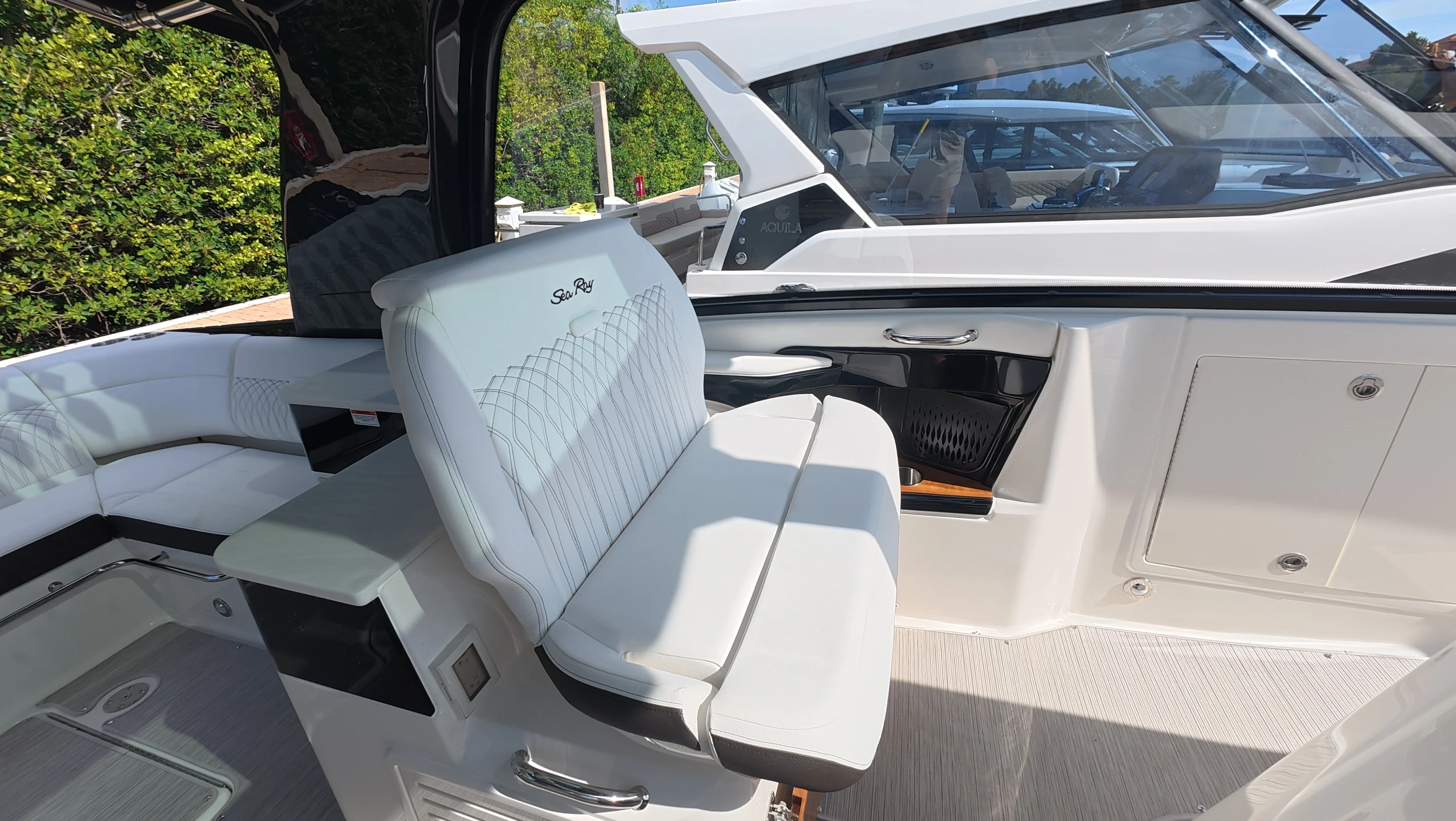 2026 Sea Ray Sundancer 370 Outboard Image Thumbnail #15