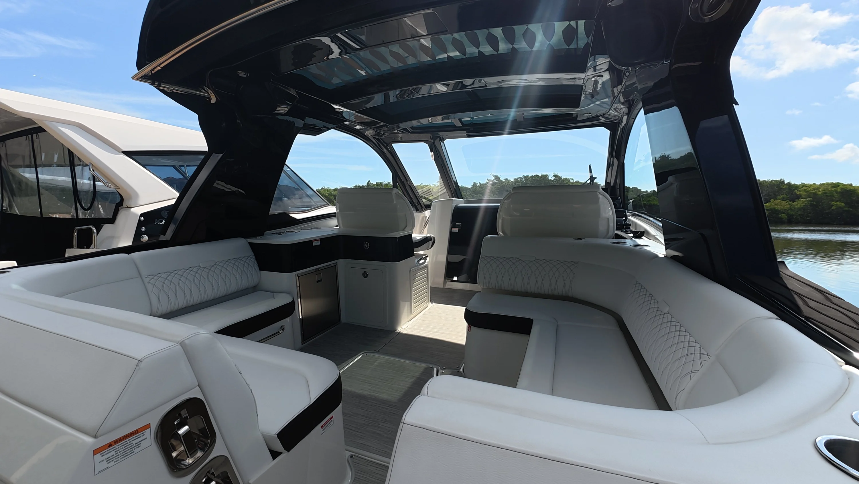2026 Sea Ray Sundancer 370 Outboard Image Thumbnail #5