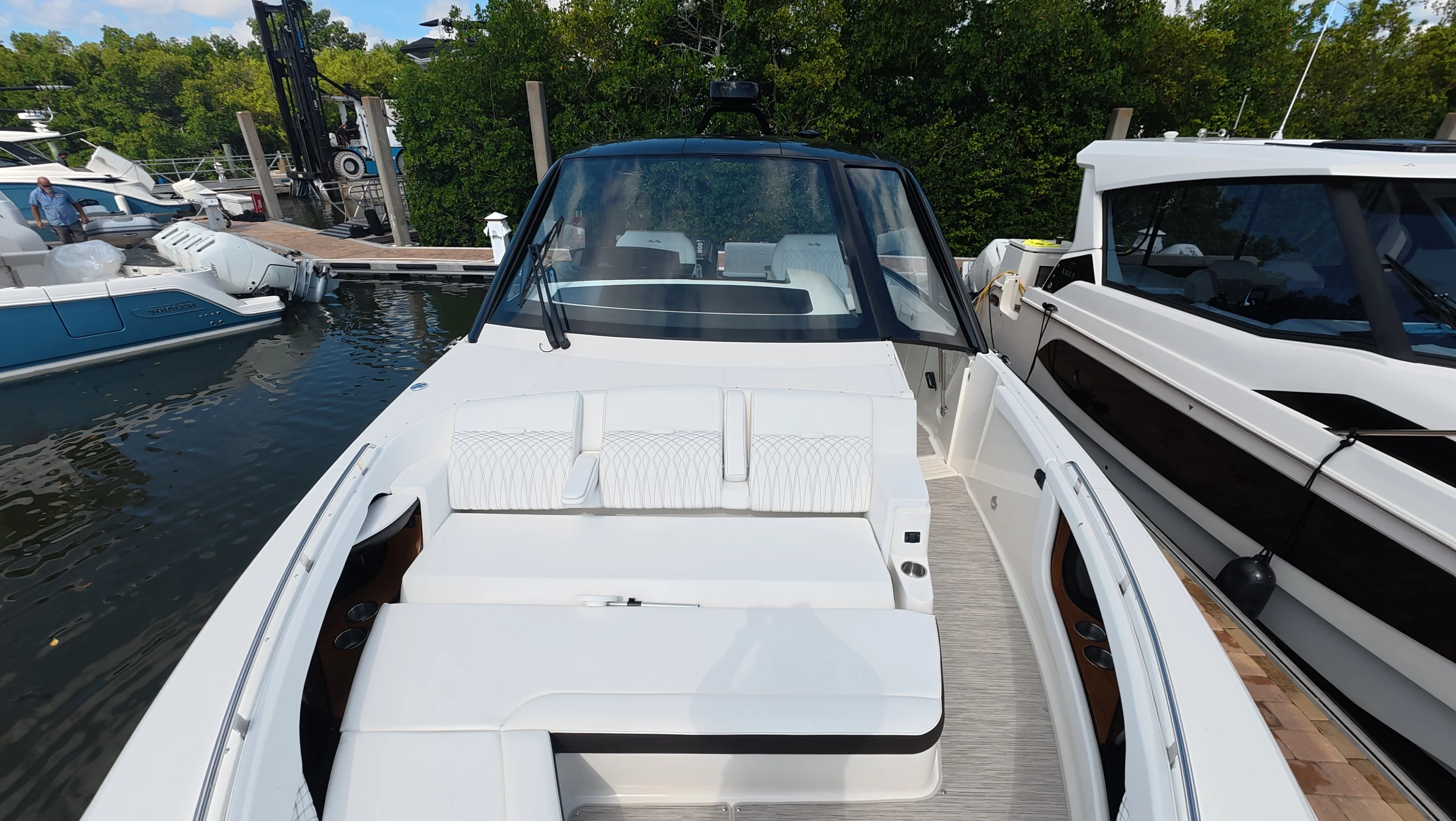 2026 Sea Ray Sundancer 370 Outboard Image Thumbnail #30