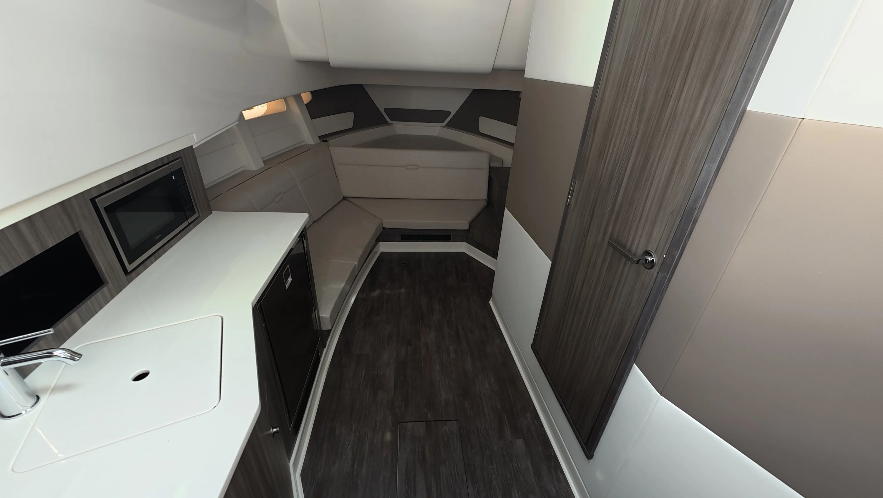 2026 Sea Ray Sundancer 370 Outboard Image Thumbnail #17