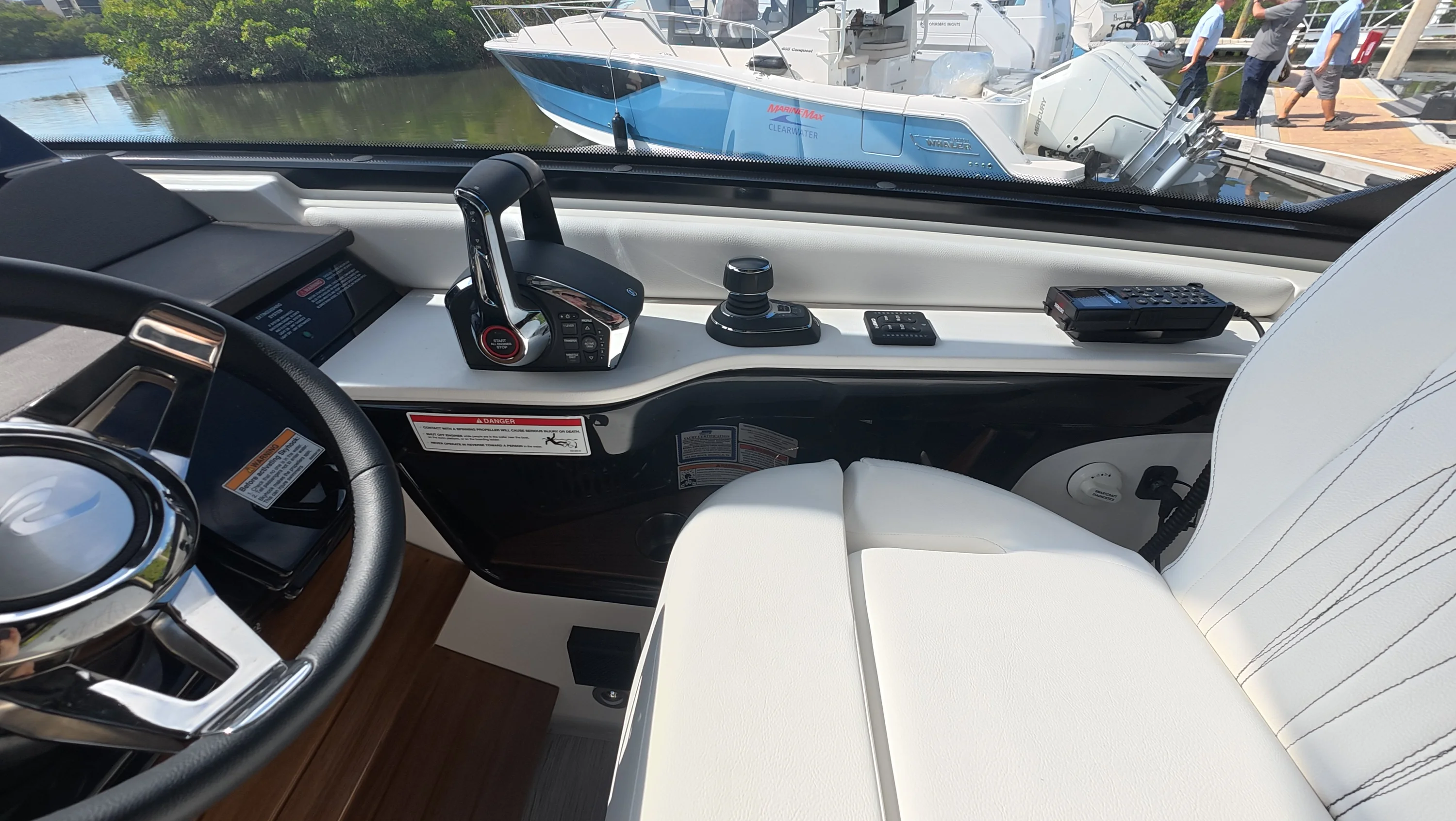 2026 Sea Ray Sundancer 370 Outboard Image Thumbnail #13