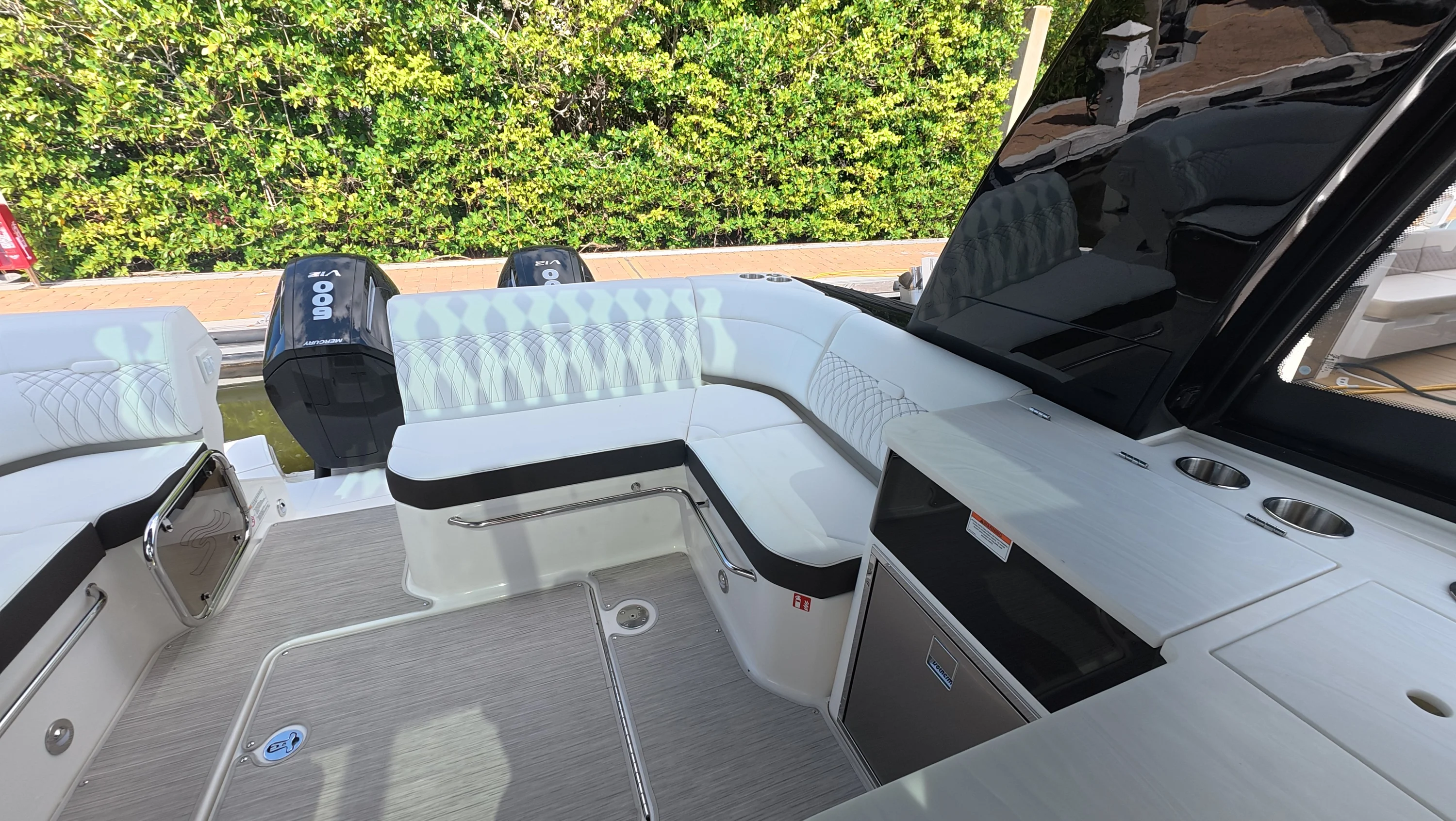 2026 Sea Ray Sundancer 370 Outboard Image Thumbnail #7
