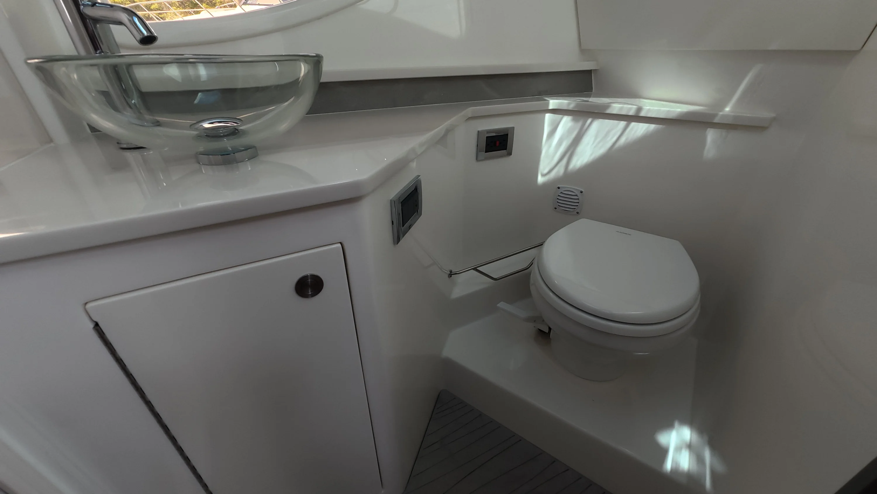 2026 Sea Ray Sundancer 370 Outboard Image Thumbnail #22