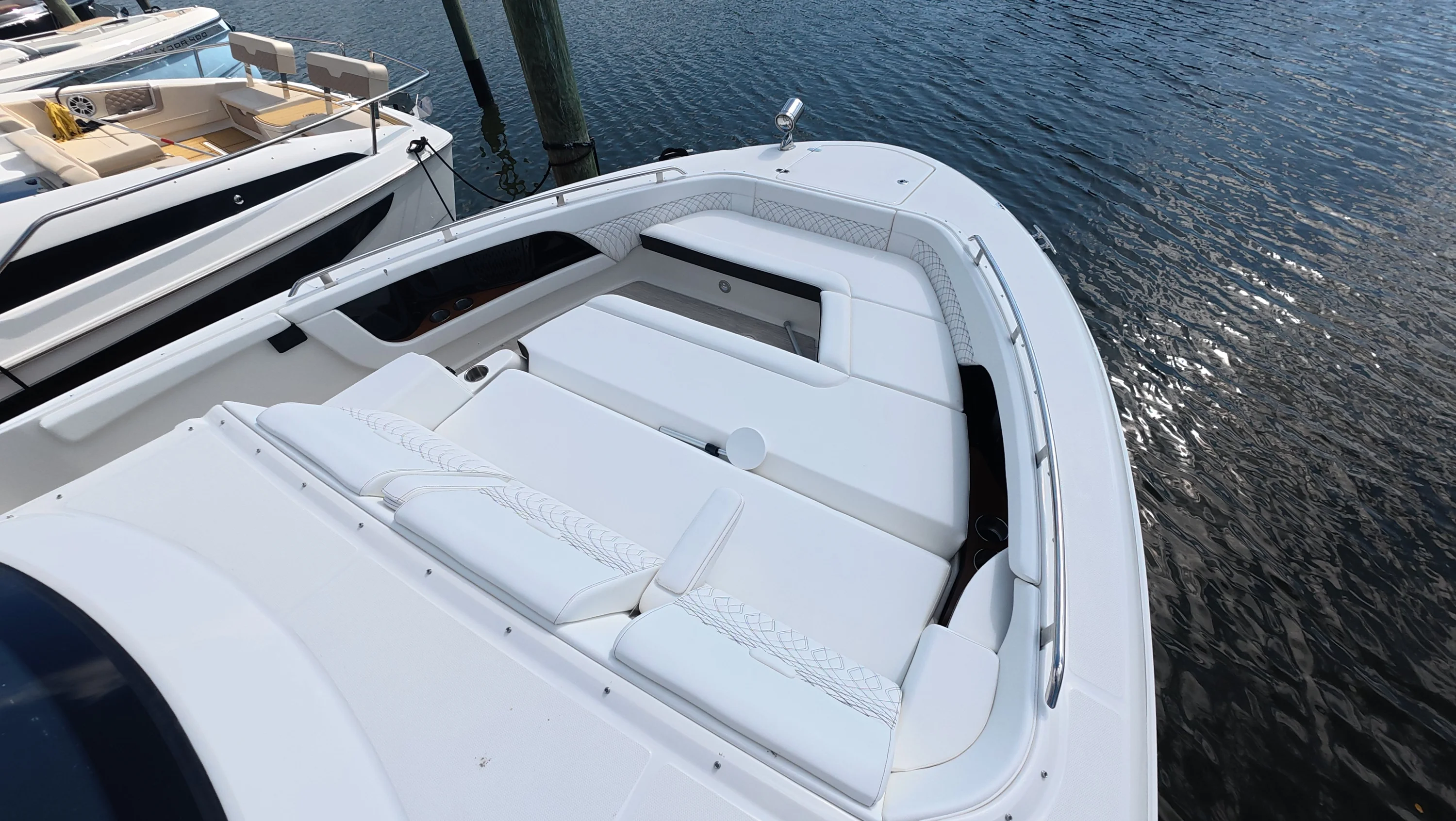 2026 Sea Ray Sundancer 370 Outboard Image Thumbnail #27