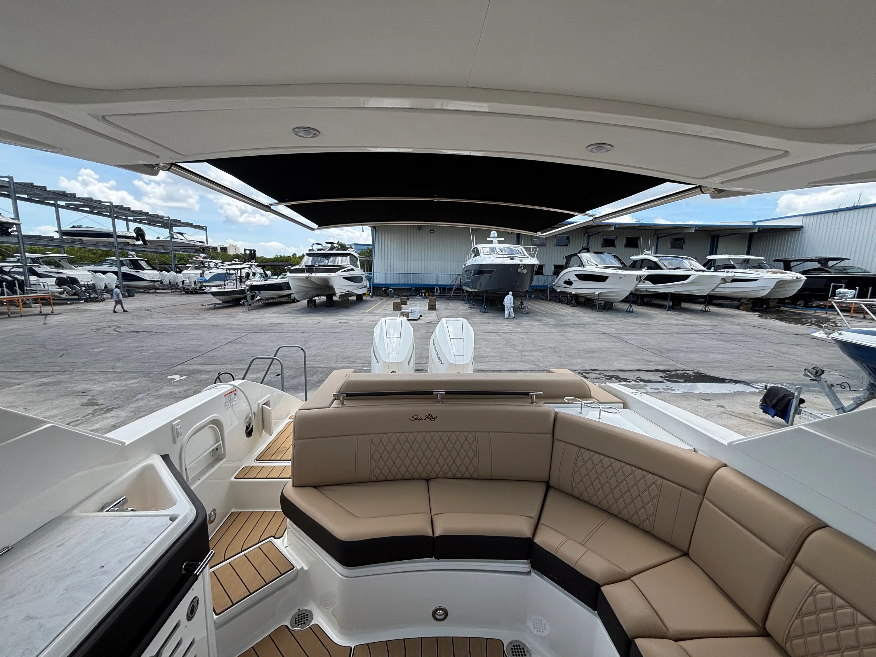 2026 Sea Ray SLX 310 Outboard Image Thumbnail #11