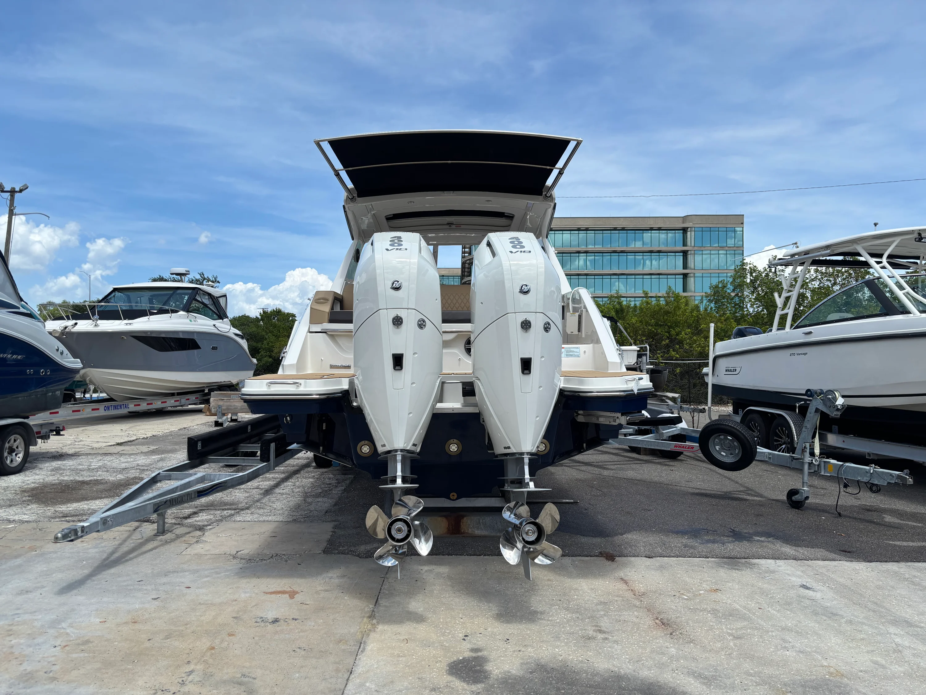 2026 Sea Ray SLX 310 Outboard Image Thumbnail #3