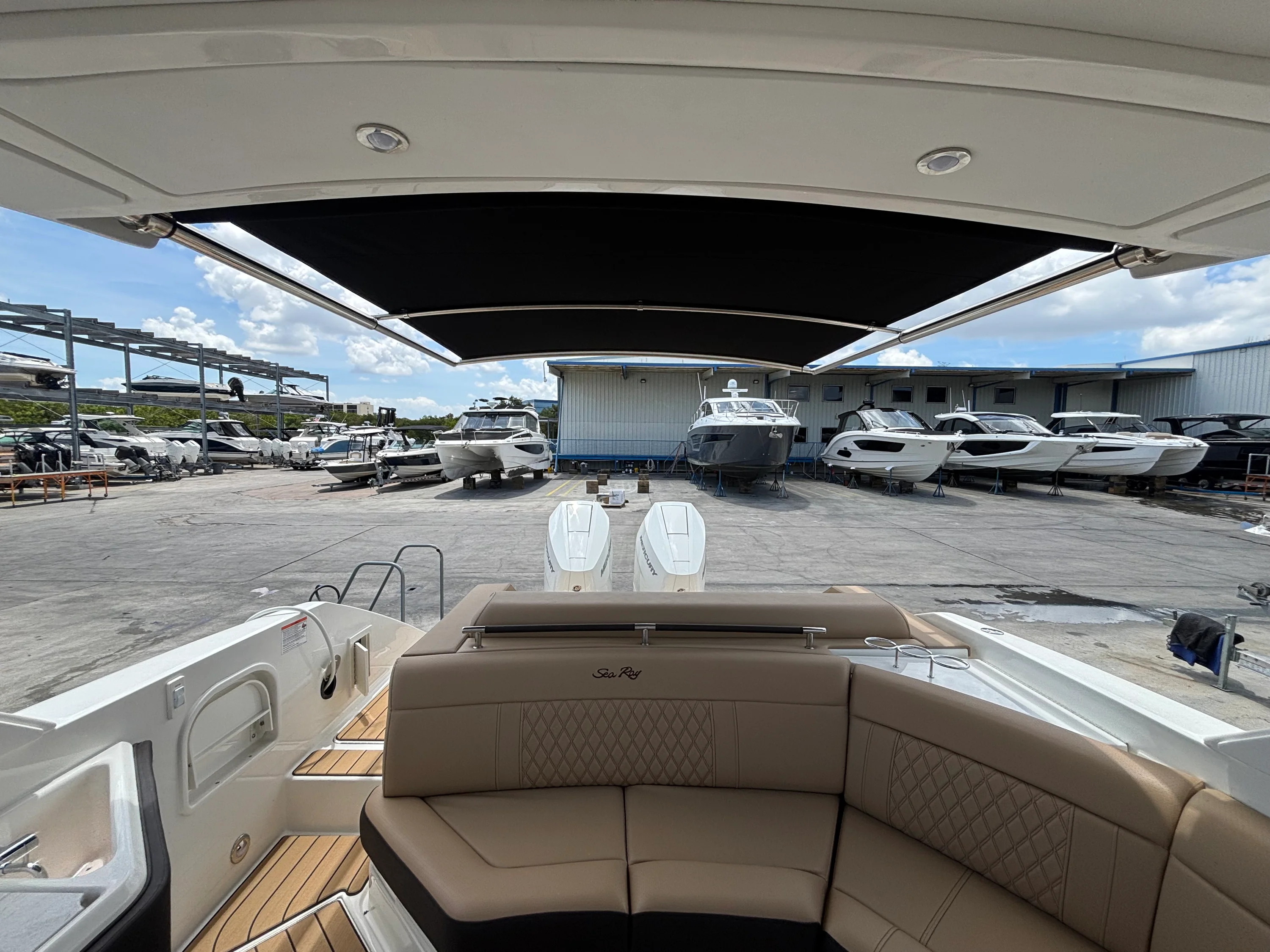 2026 Sea Ray SLX 310 Outboard Image Thumbnail #8