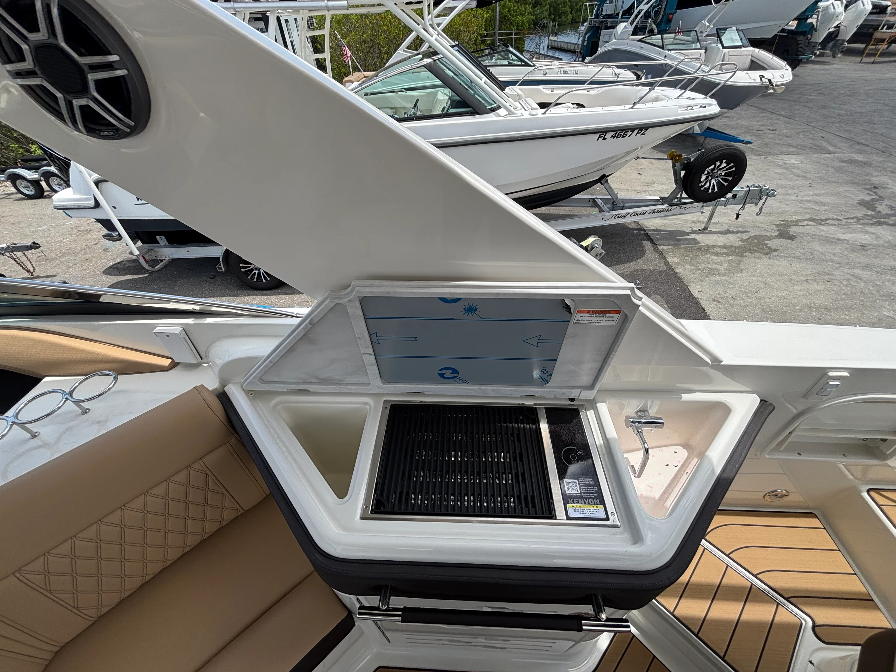 2026 Sea Ray SLX 310 Outboard Image Thumbnail #15