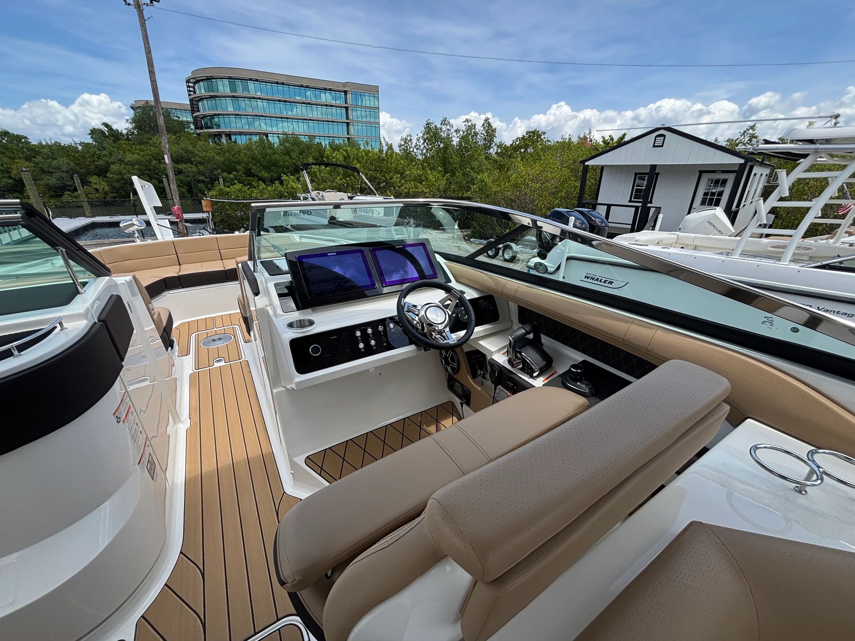 2026 Sea Ray SLX 310 Outboard Image Thumbnail #18