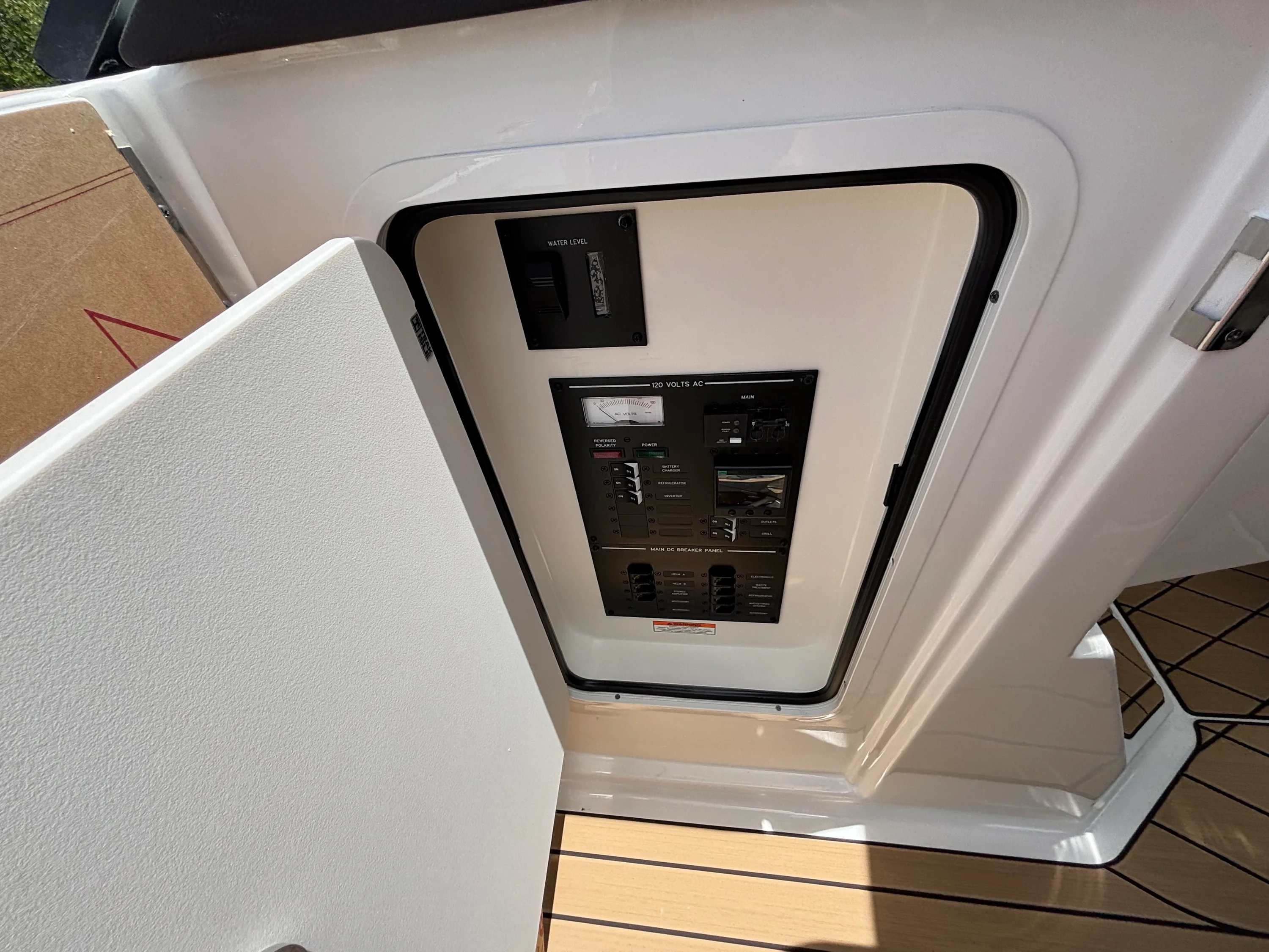 2026 Sea Ray SLX 310 Outboard Image Thumbnail #30