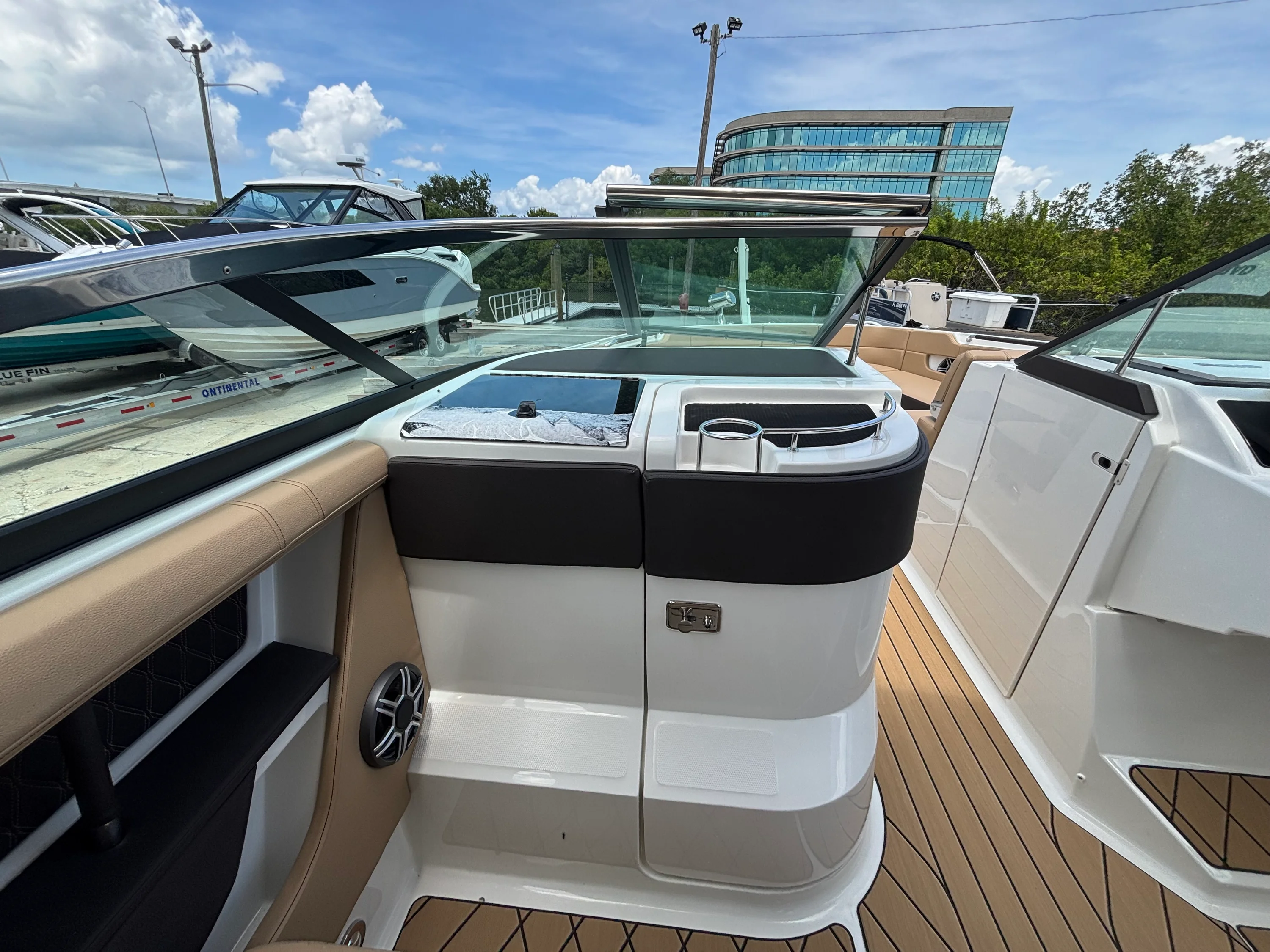 2026 Sea Ray SLX 310 Outboard Image Thumbnail #20
