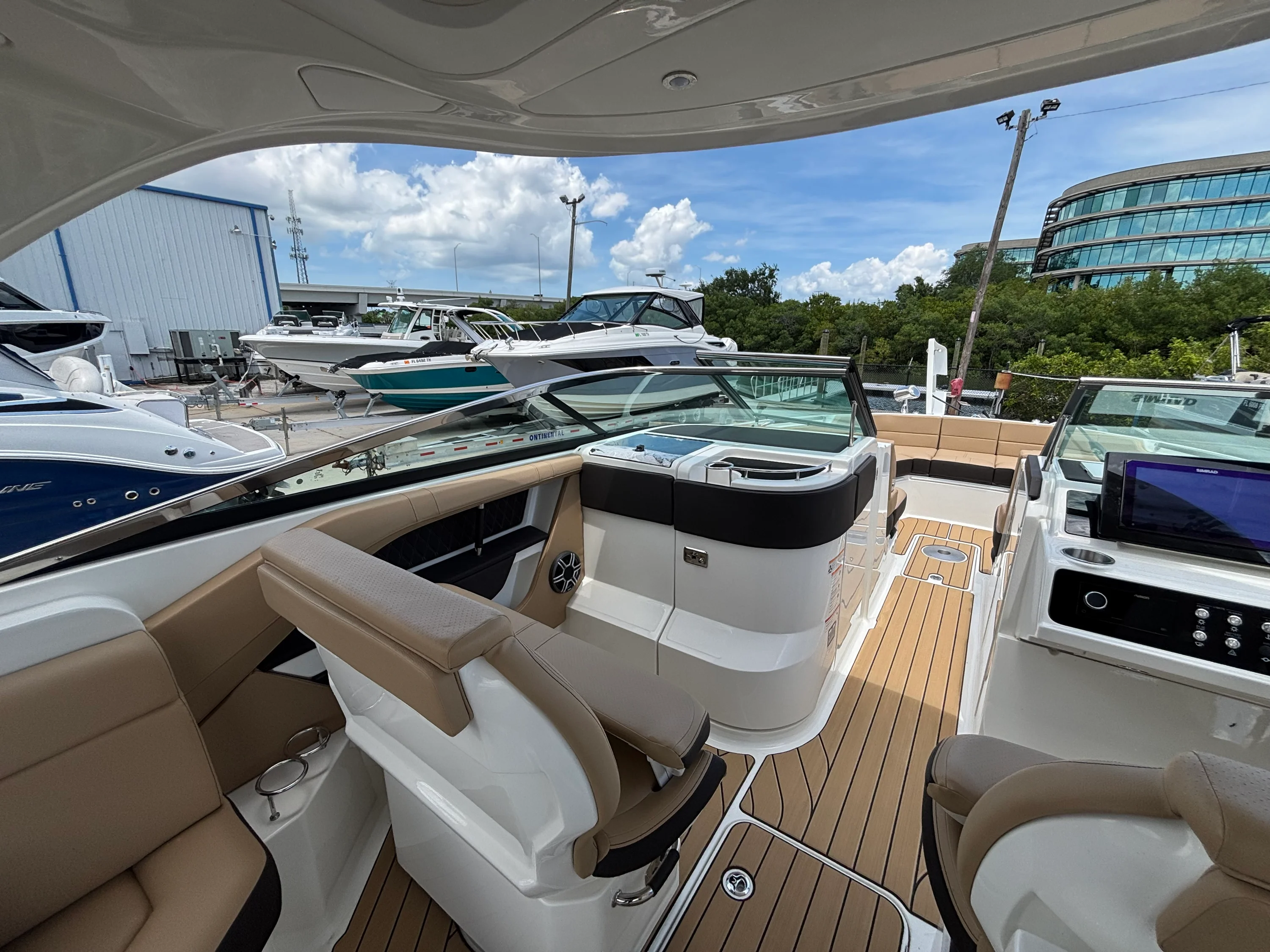 2026 Sea Ray SLX 310 Outboard Image Thumbnail #17