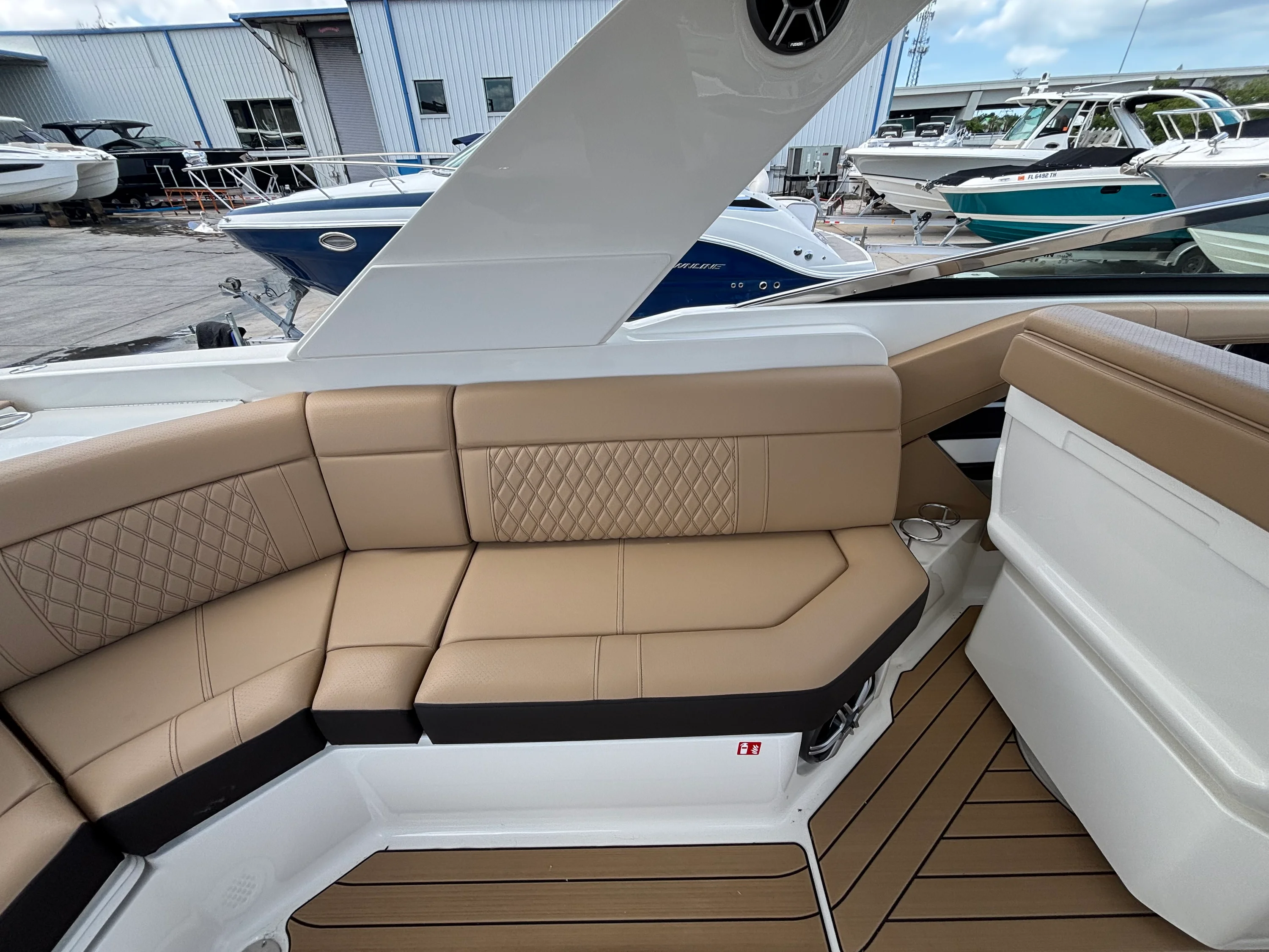 2026 Sea Ray SLX 310 Outboard Image Thumbnail #10