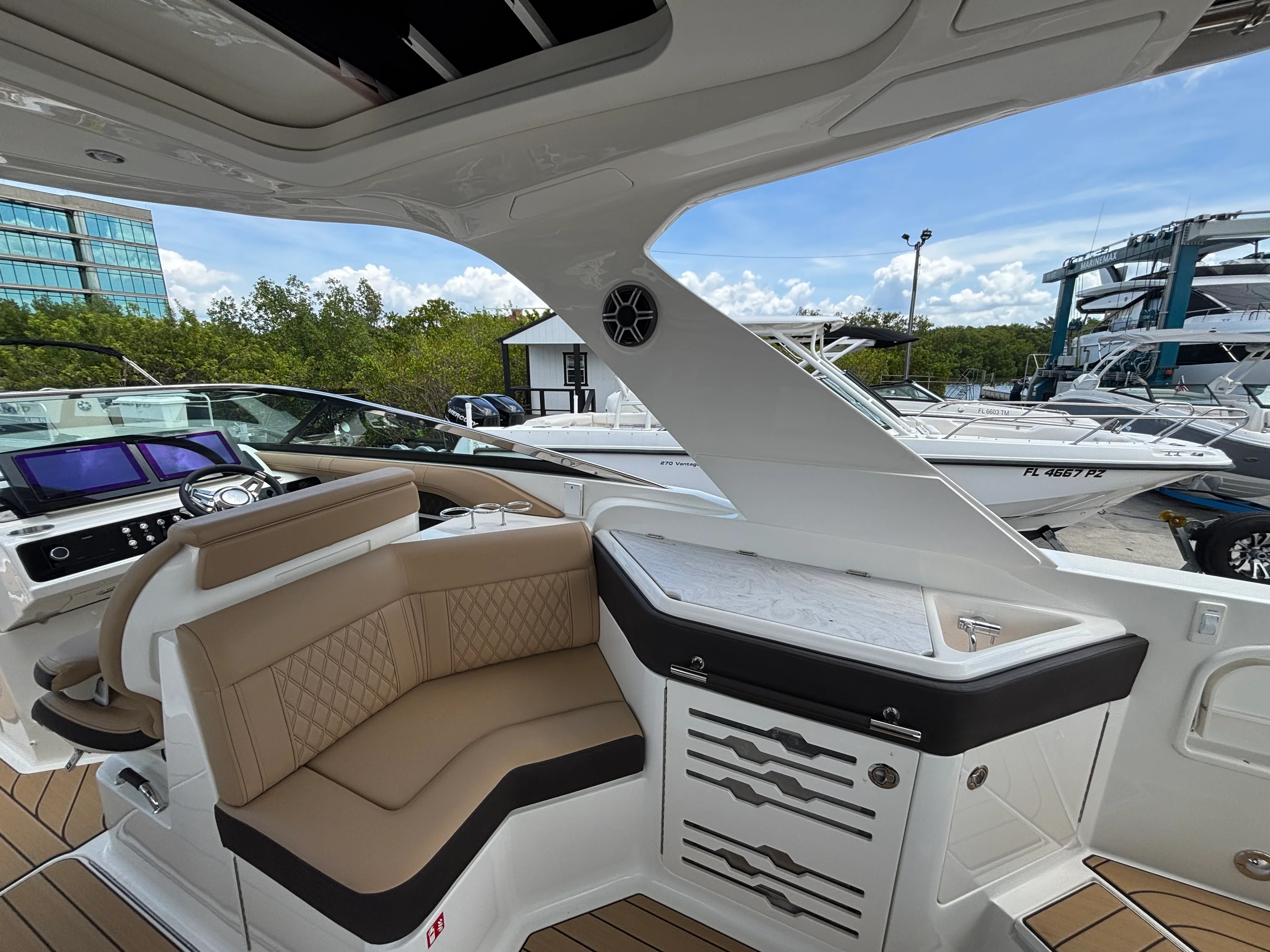 2026 Sea Ray SLX 310 Outboard Image Thumbnail #12