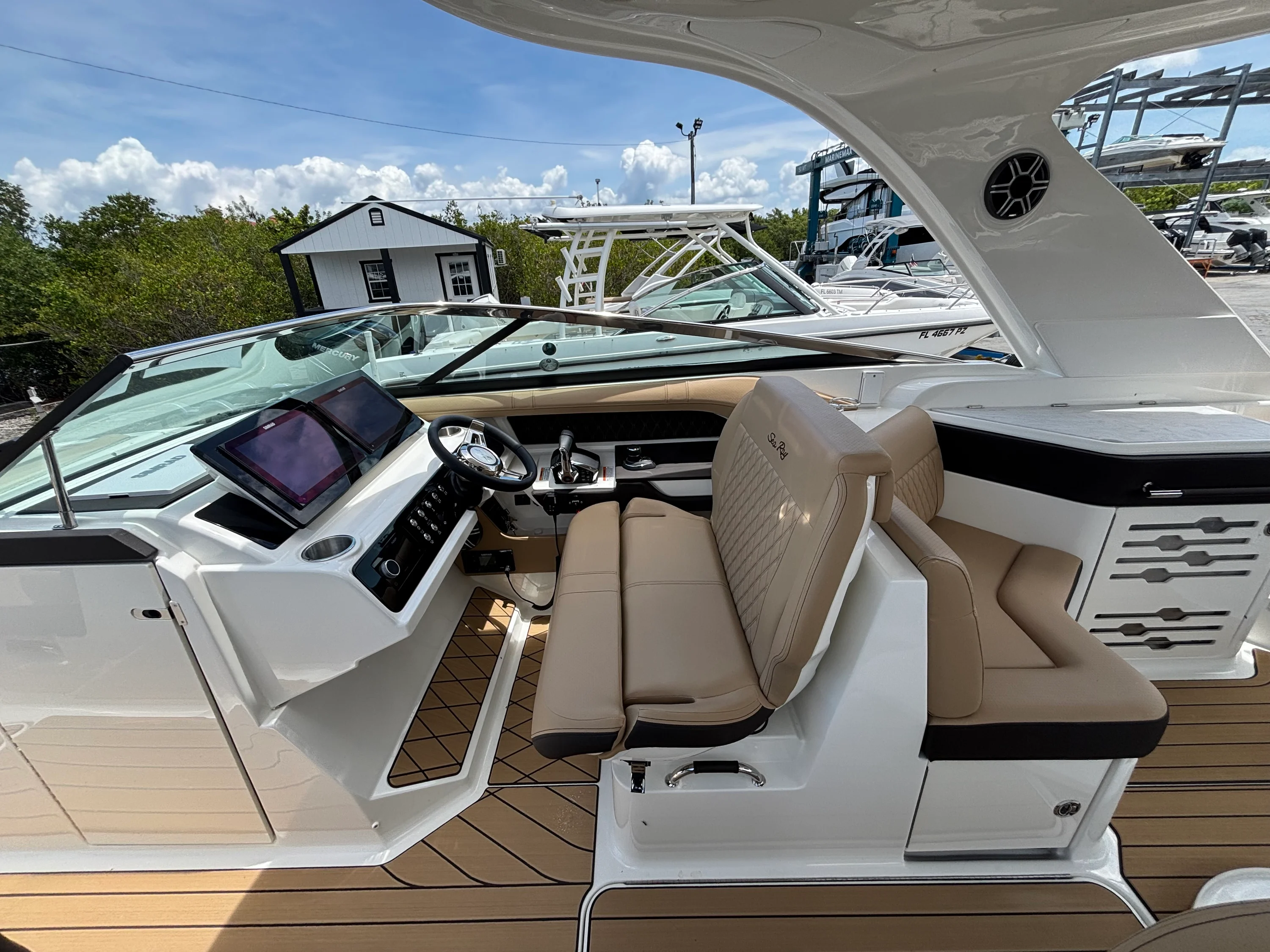 2026 Sea Ray SLX 310 Outboard Image Thumbnail #21