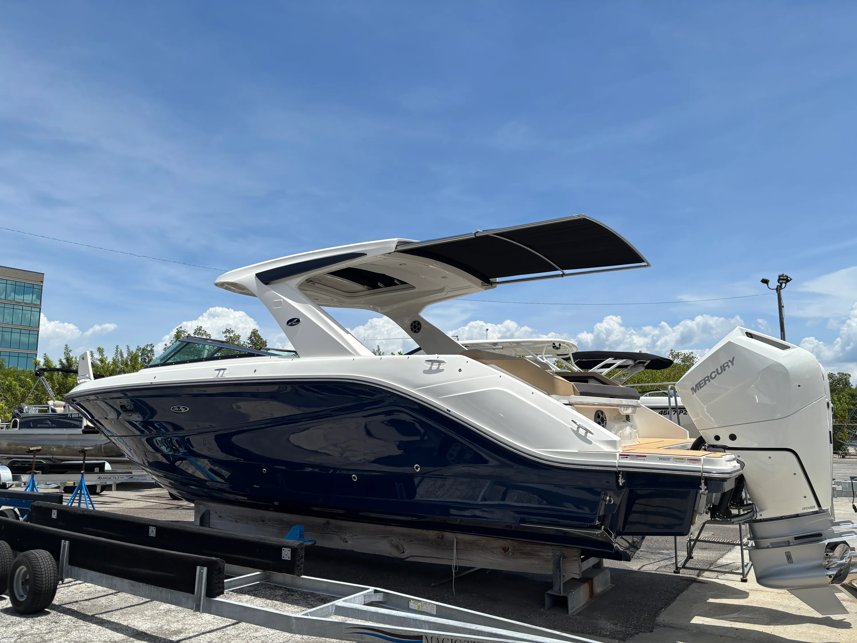 2026 Sea Ray SLX 310 Outboard Image Thumbnail #2