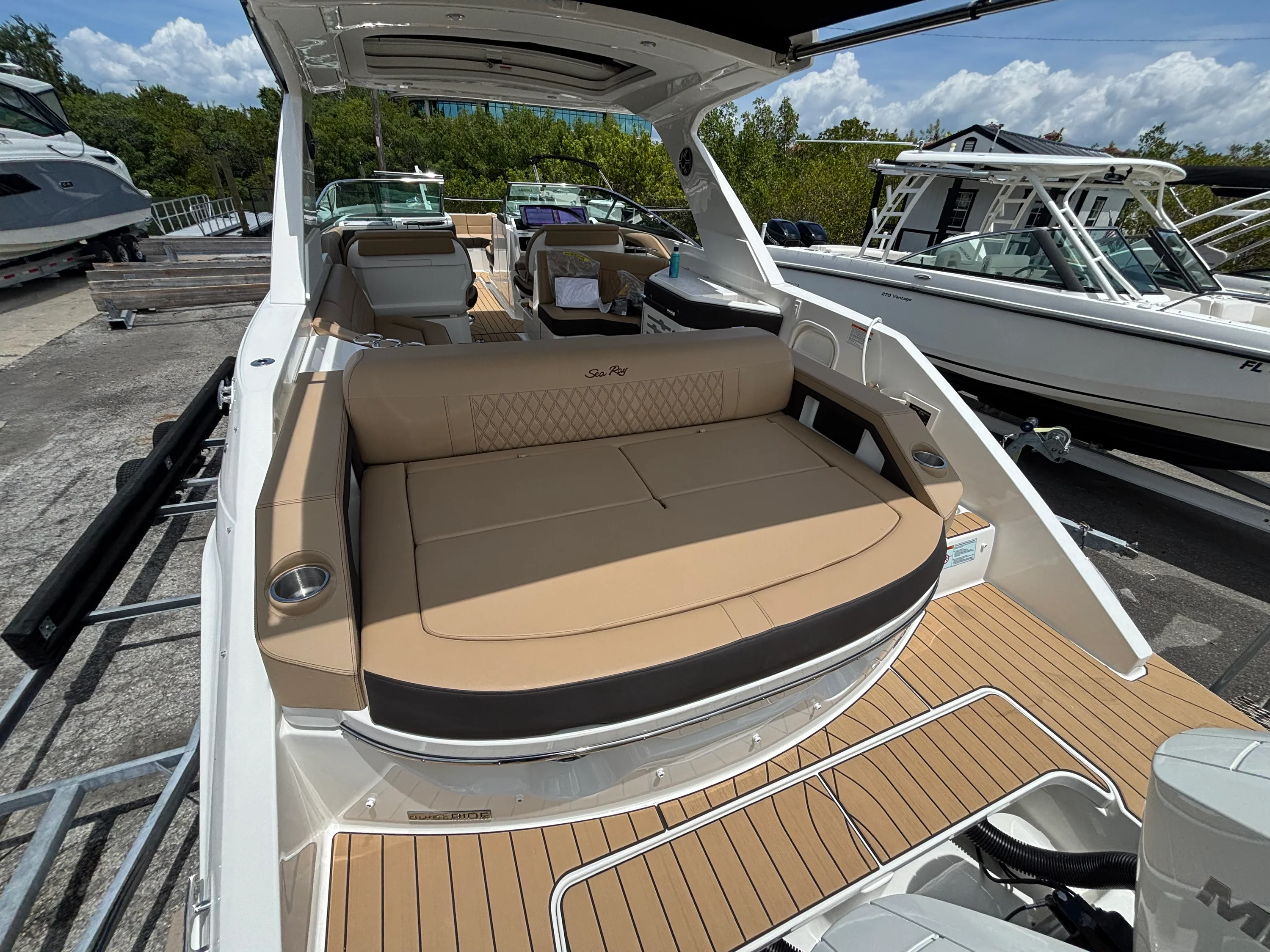 2026 Sea Ray SLX 310 Outboard Image Thumbnail #7