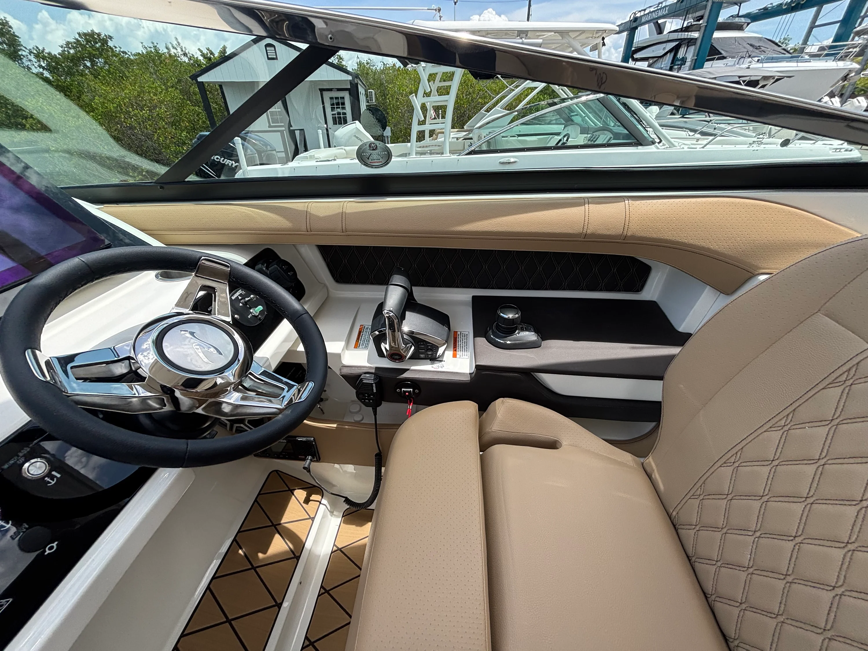 2026 Sea Ray SLX 310 Outboard Image Thumbnail #23