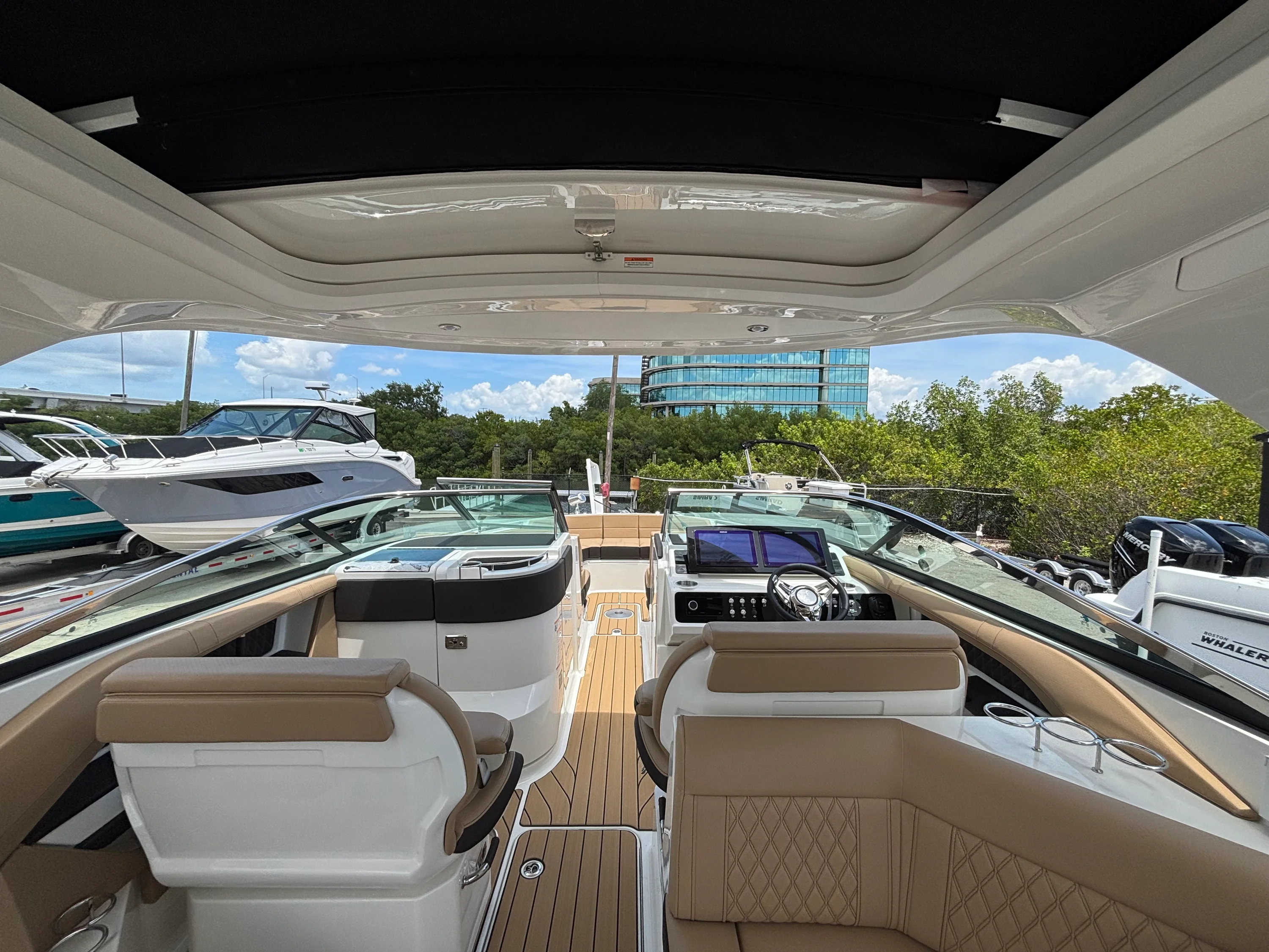 2026 Sea Ray SLX 310 Outboard Image Thumbnail #16