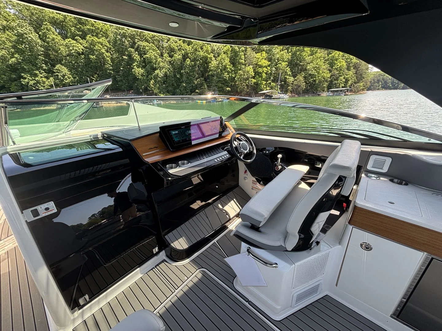 2026 Sea Ray SLX 360 OUTBOARD Image Thumbnail #15