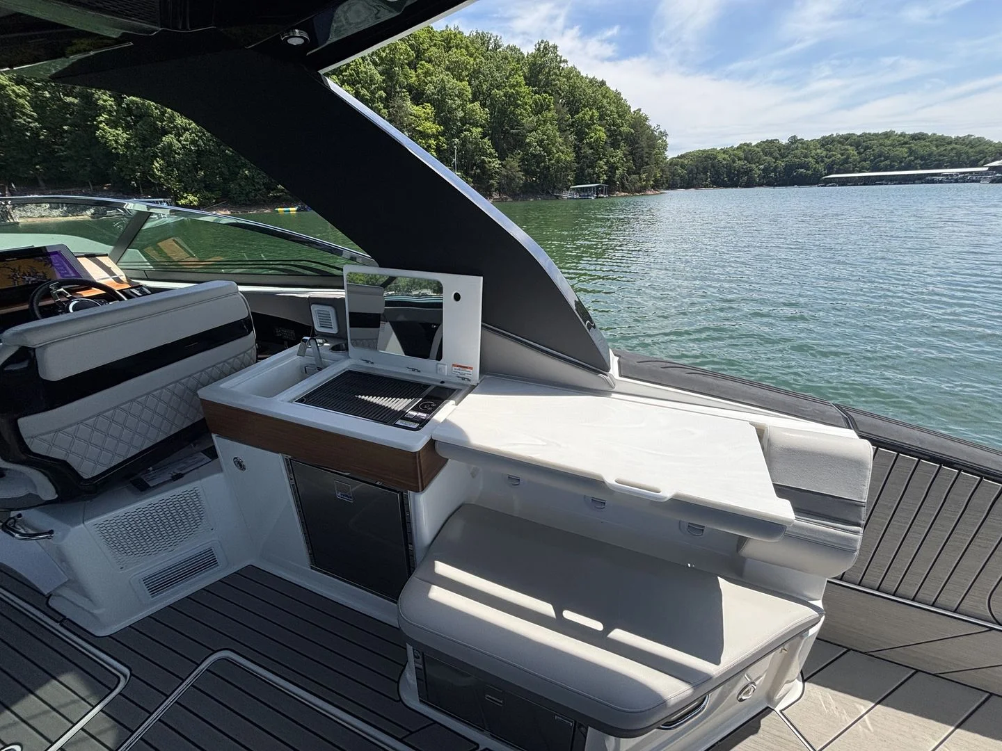 2026 Sea Ray SLX 360 OUTBOARD Image Thumbnail #12