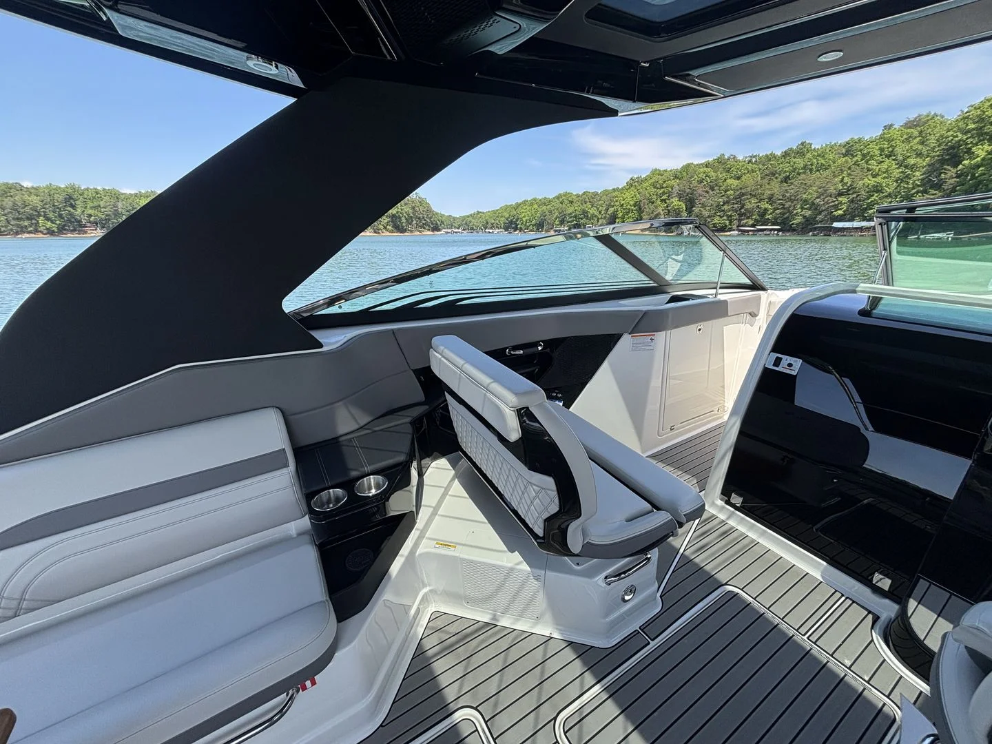 2026 Sea Ray SLX 360 OUTBOARD Image Thumbnail #14