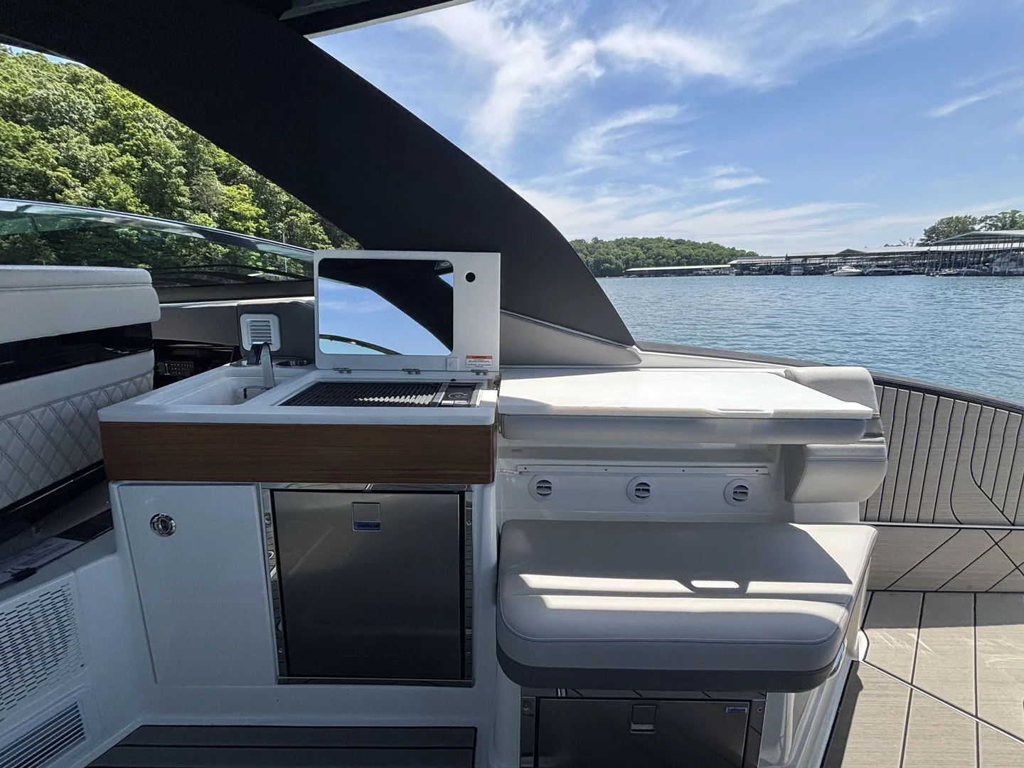 2026 Sea Ray SLX 360 OUTBOARD Image Thumbnail #13