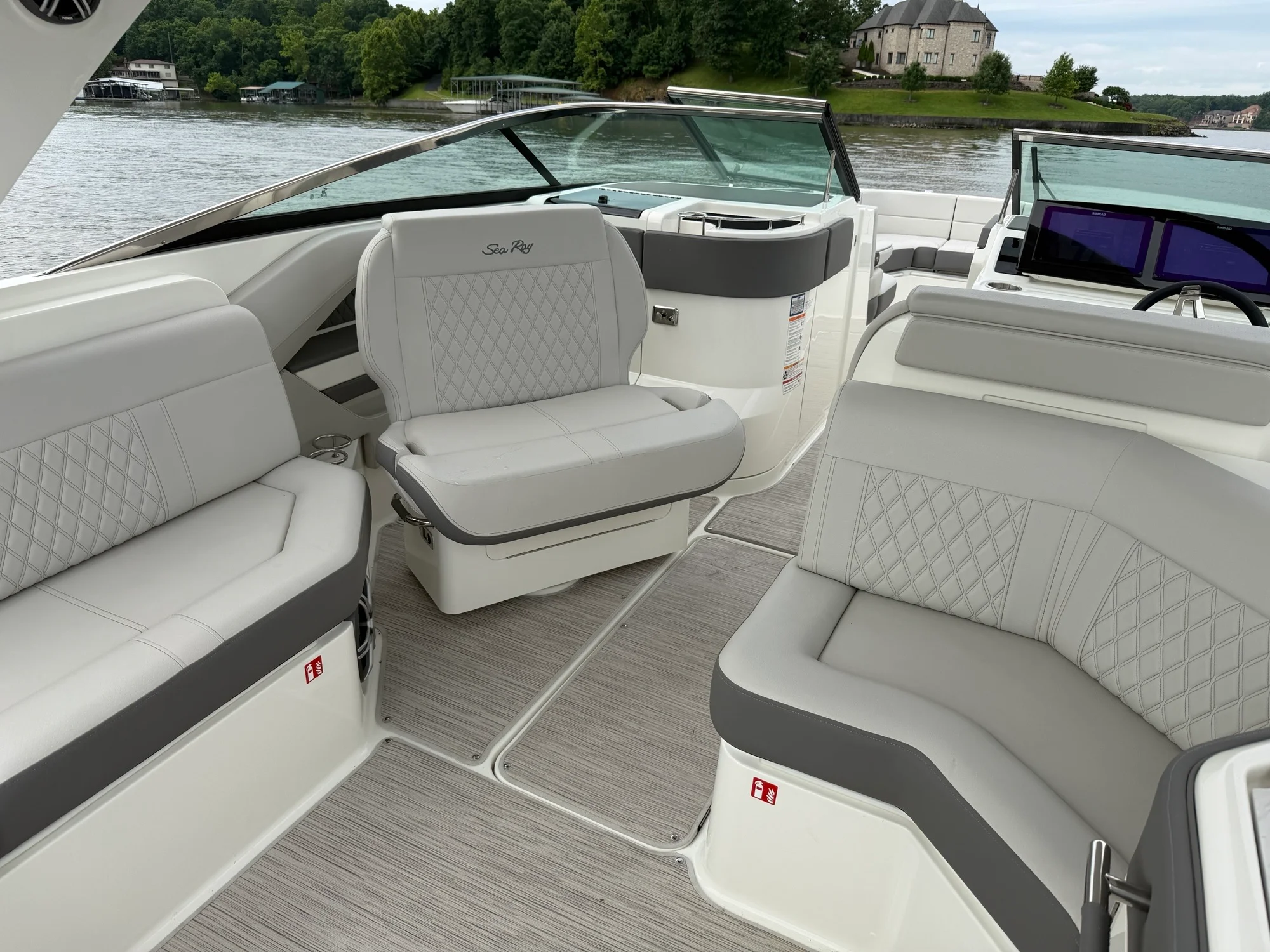 2026 Sea Ray SLX 310 Image Thumbnail #7