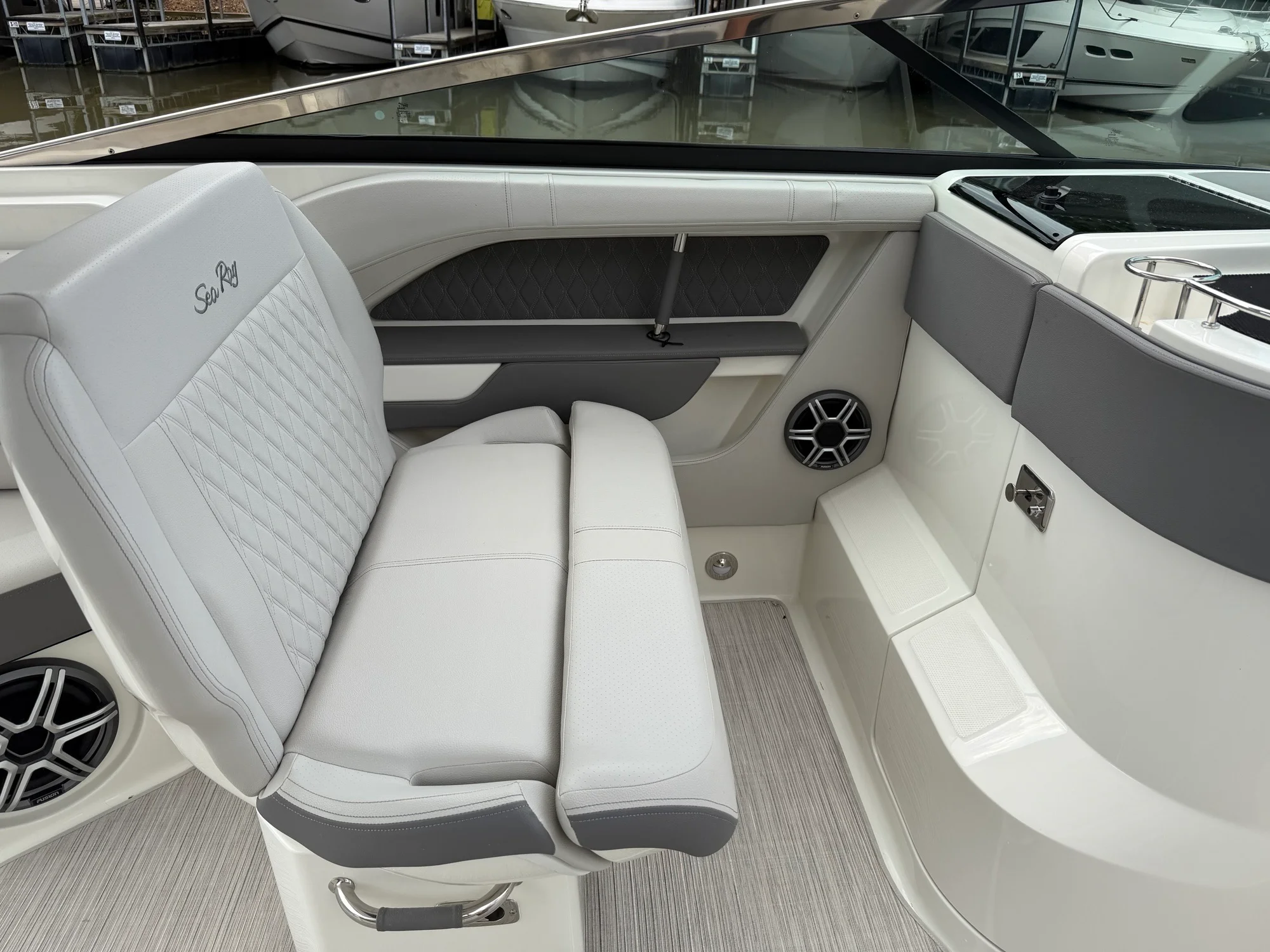2026 Sea Ray SLX 310 Image Thumbnail #10