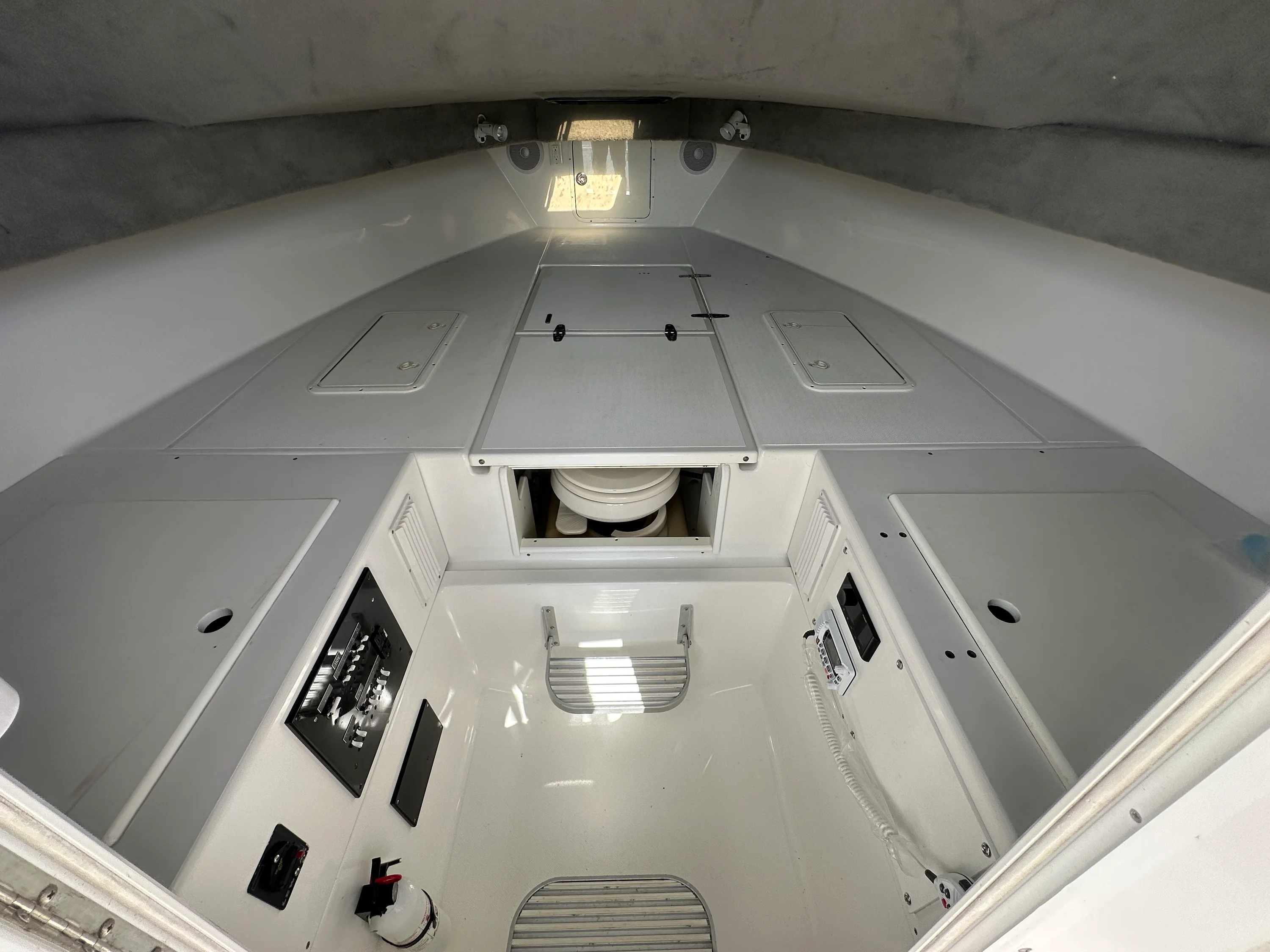 2005 Ocean Master 31 EXPRESS SPORT CABIN Image Thumbnail #30