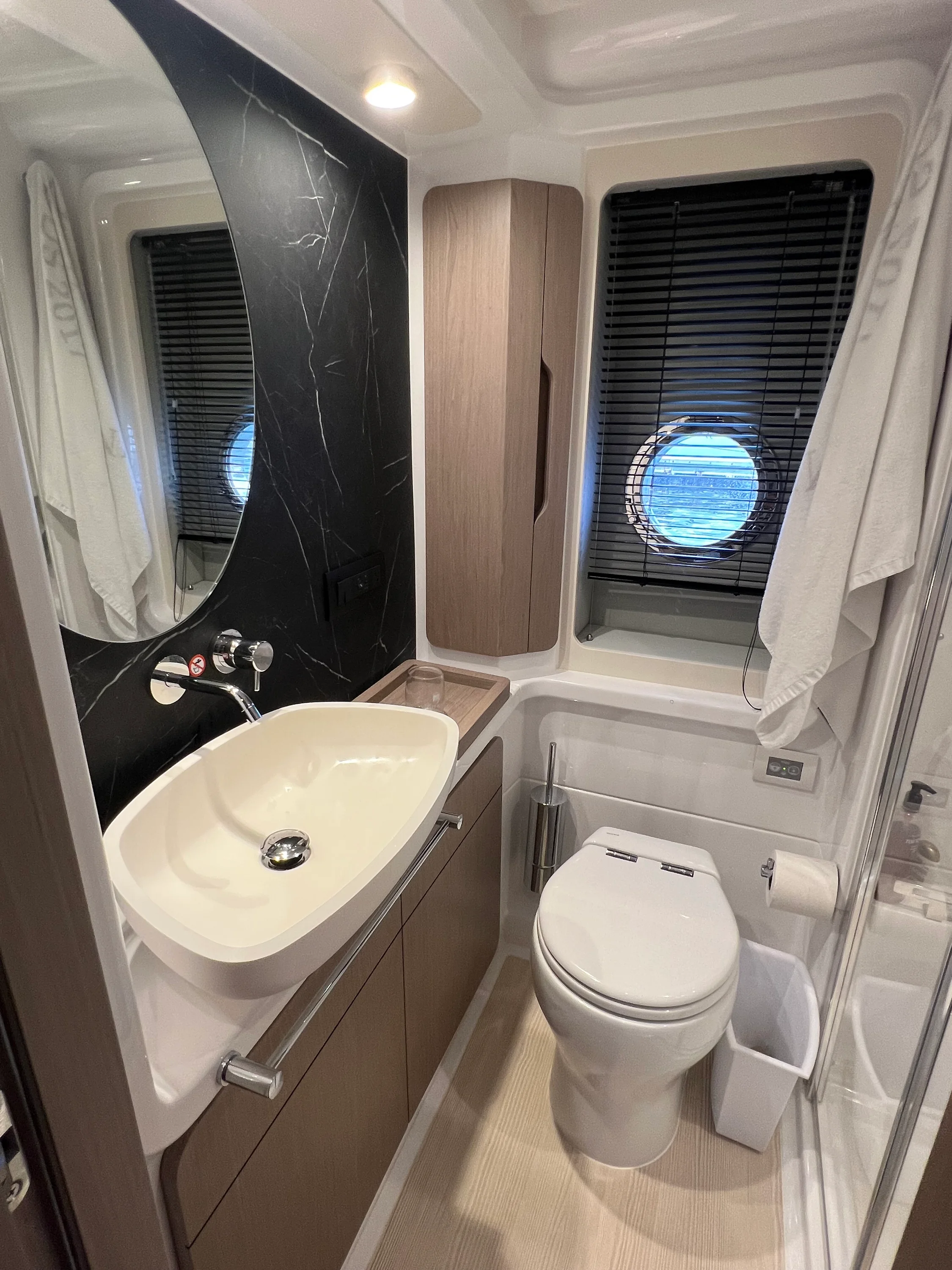 2023 Azimut 50 FLY Image Thumbnail #23