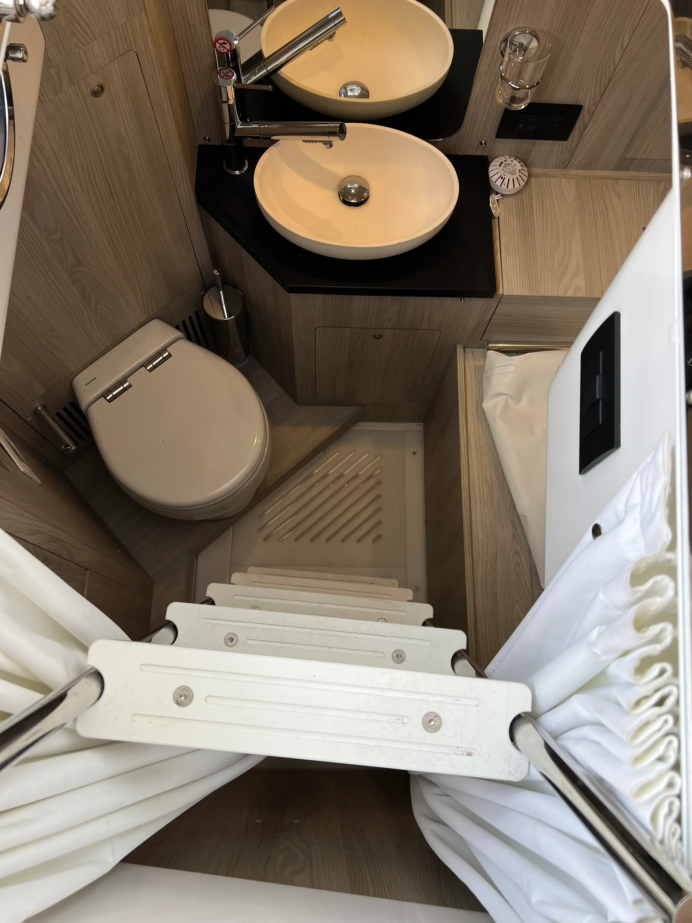 2023 Azimut 50 FLY Image Thumbnail #46