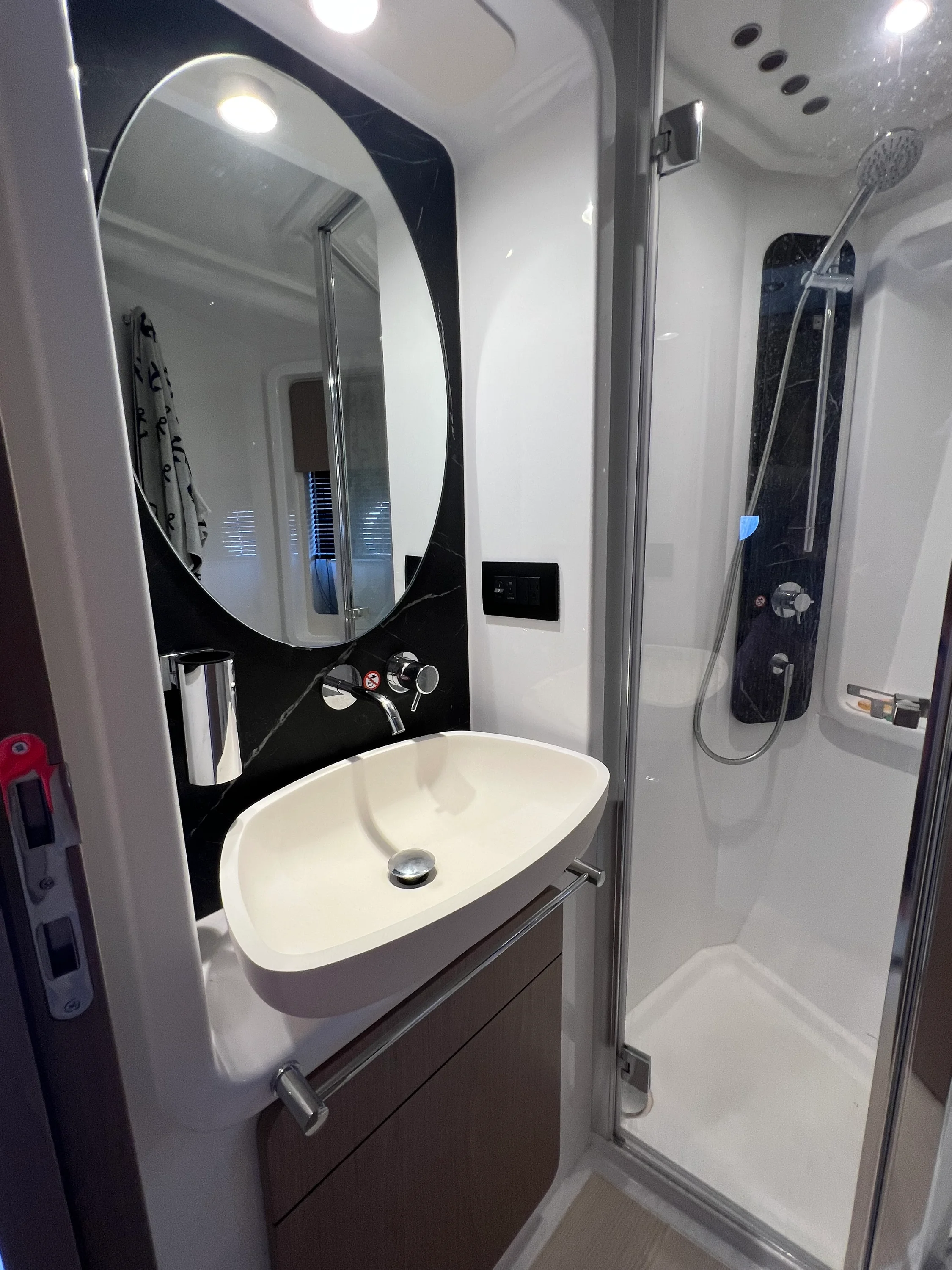 2023 Azimut 50 FLY Image Thumbnail #32