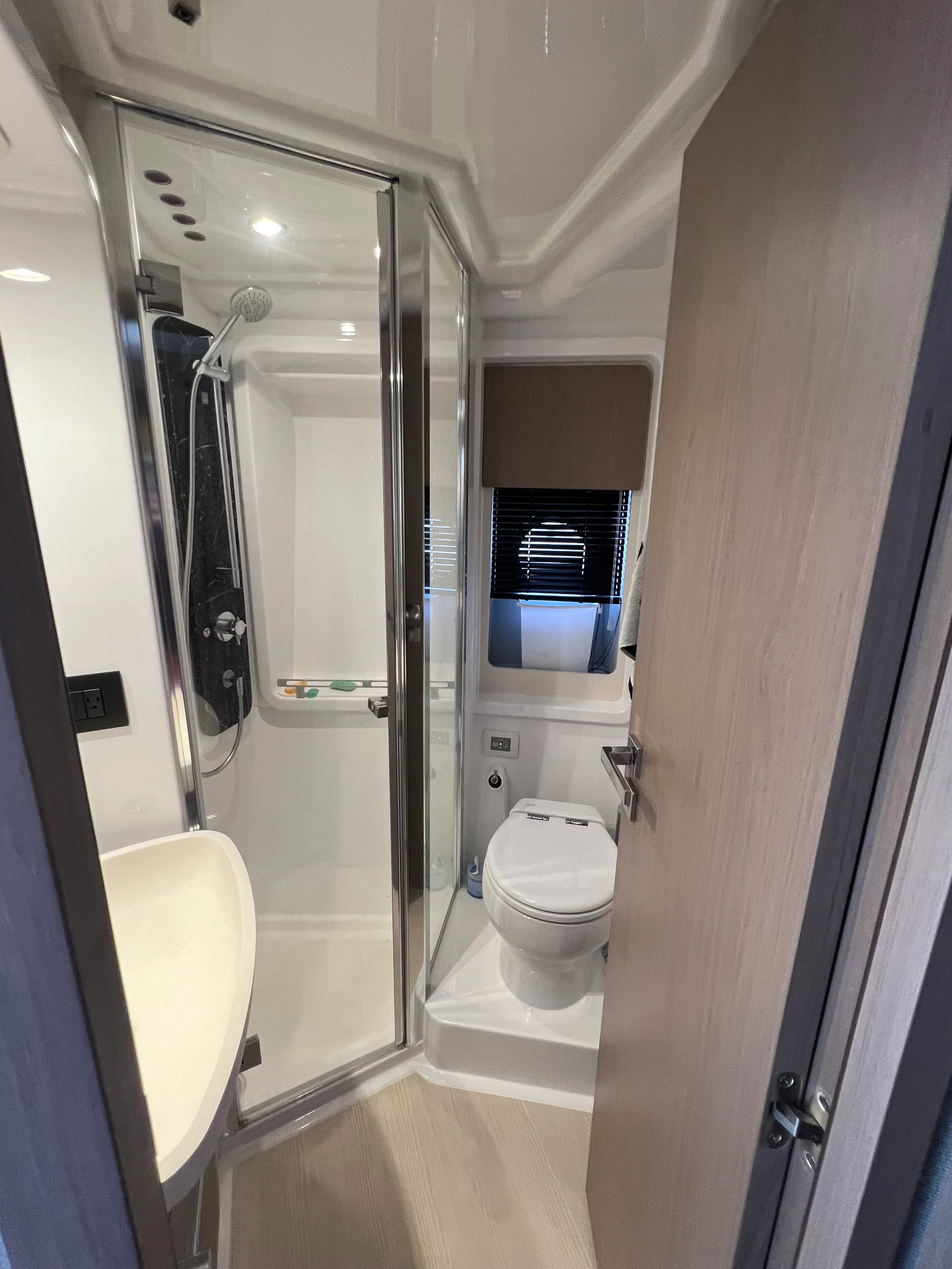 2023 Azimut 50 FLY Image Thumbnail #31