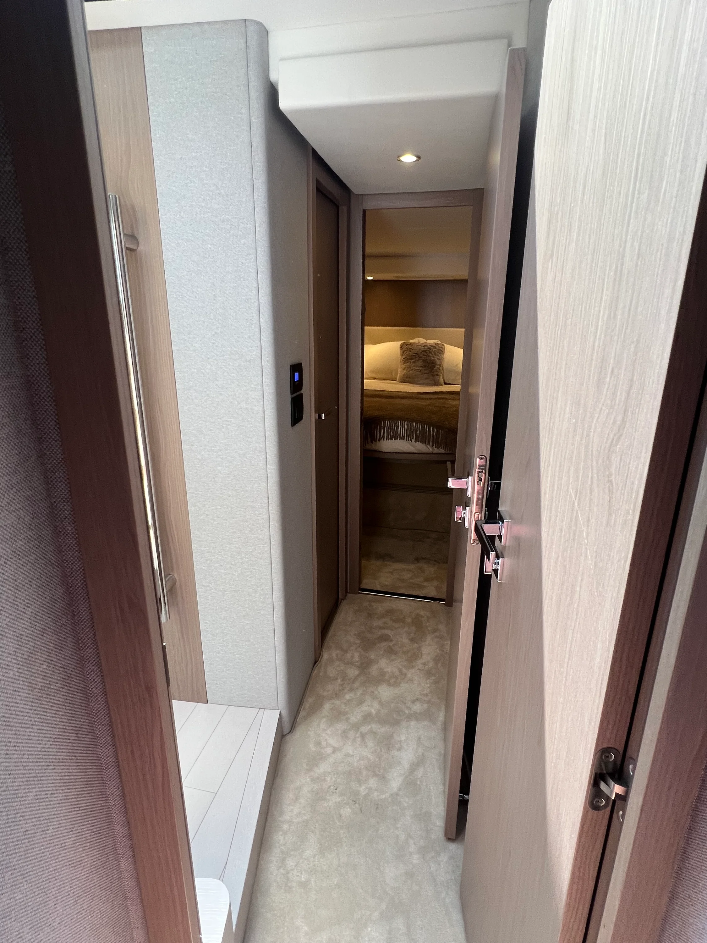 2023 Azimut 50 FLY Image Thumbnail #25