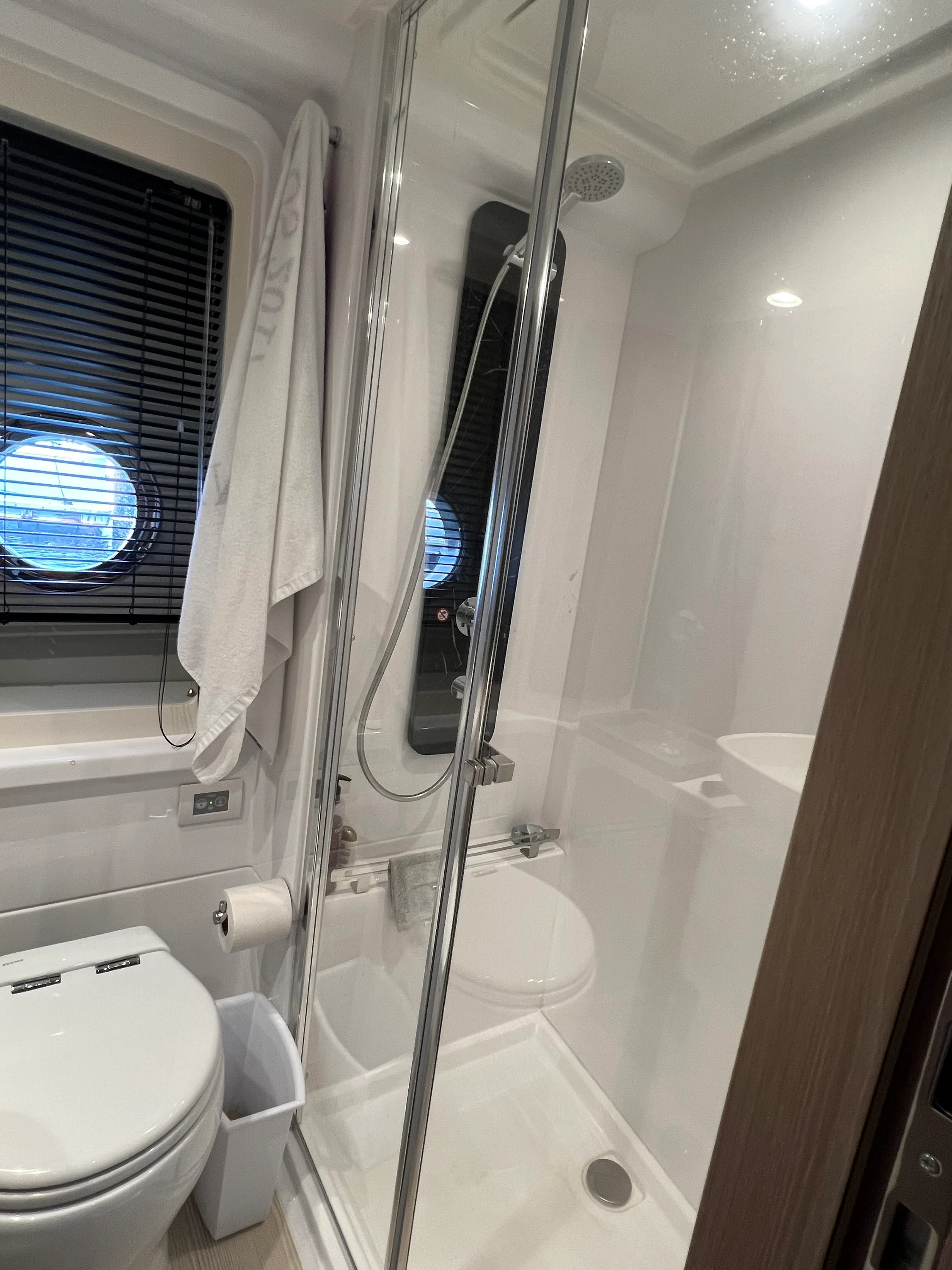 2023 Azimut 50 FLY Image Thumbnail #24