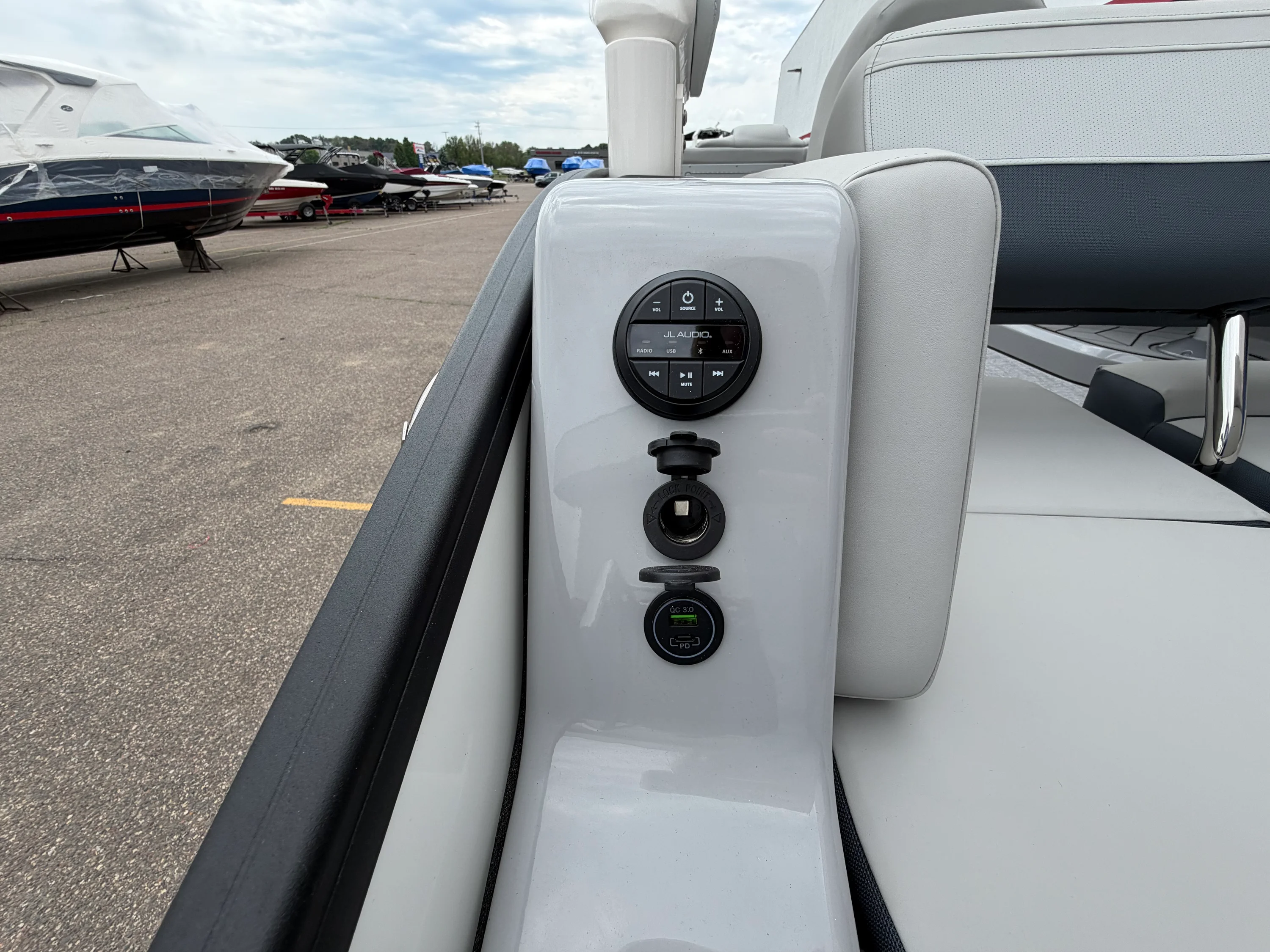 2026 Harris 230 Grand Mariner Image Thumbnail #10