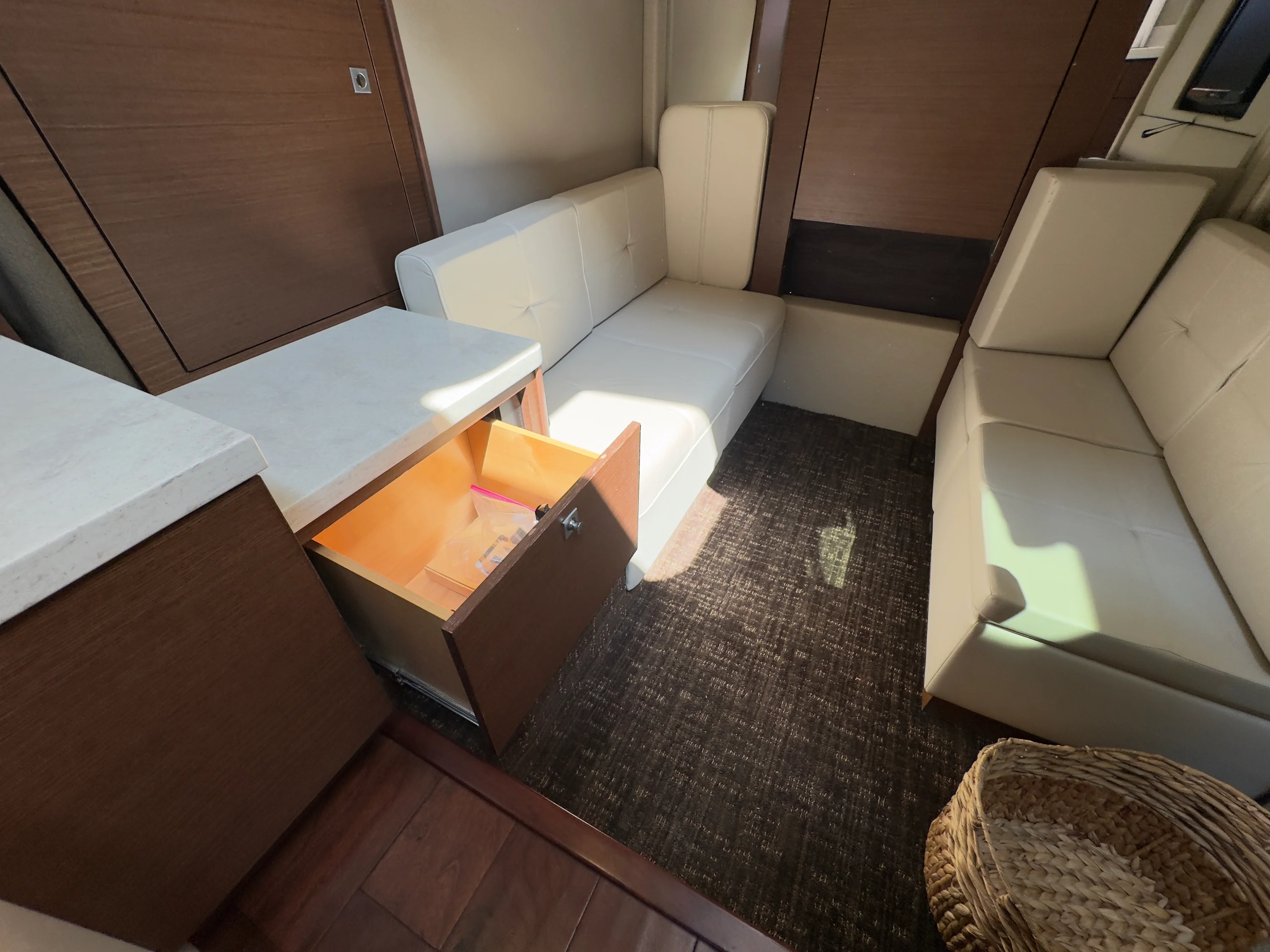 2014 Sea Ray 410 SUNDANCER Image Thumbnail #47