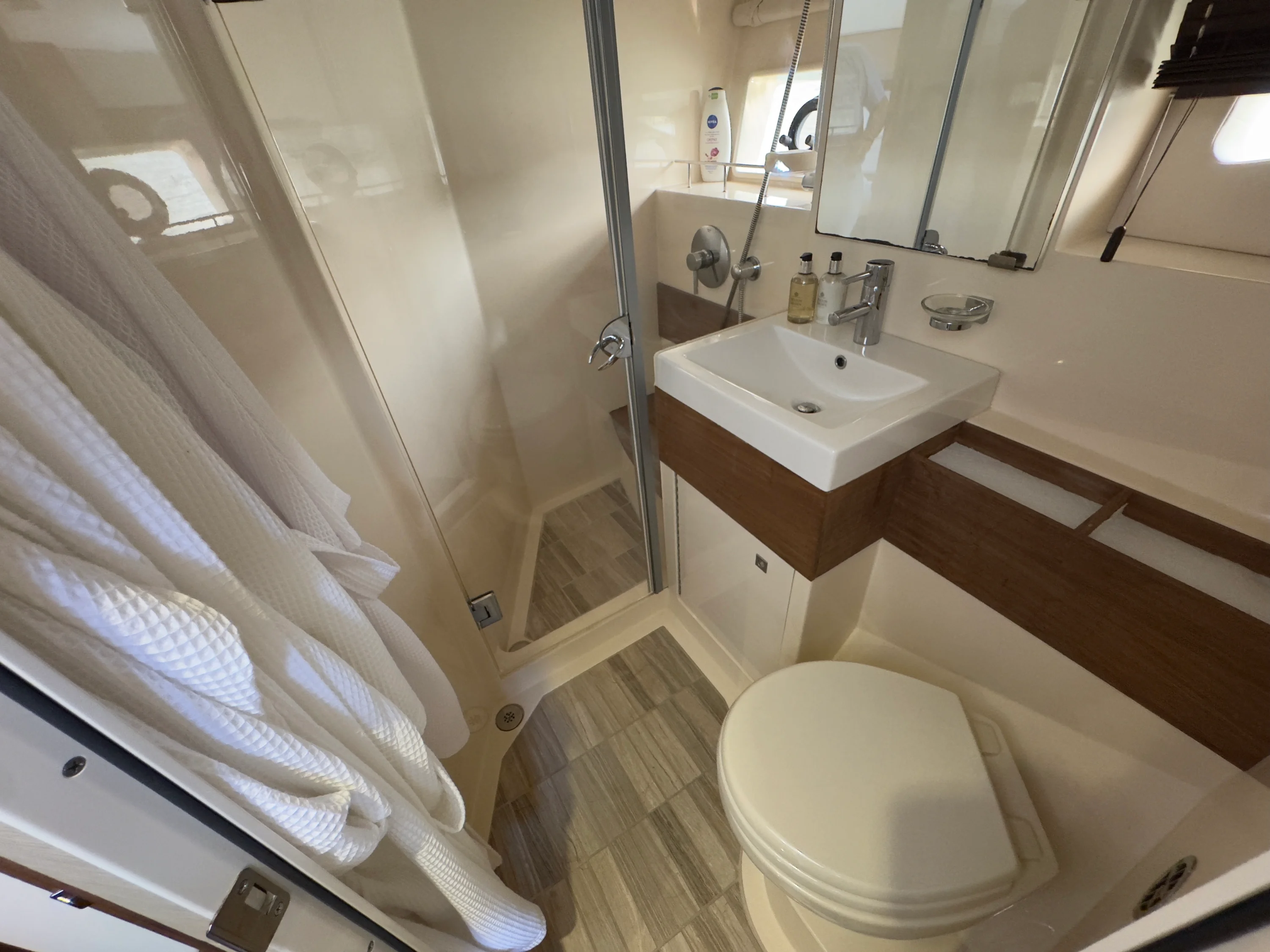 2014 Sea Ray 410 SUNDANCER Image Thumbnail #42