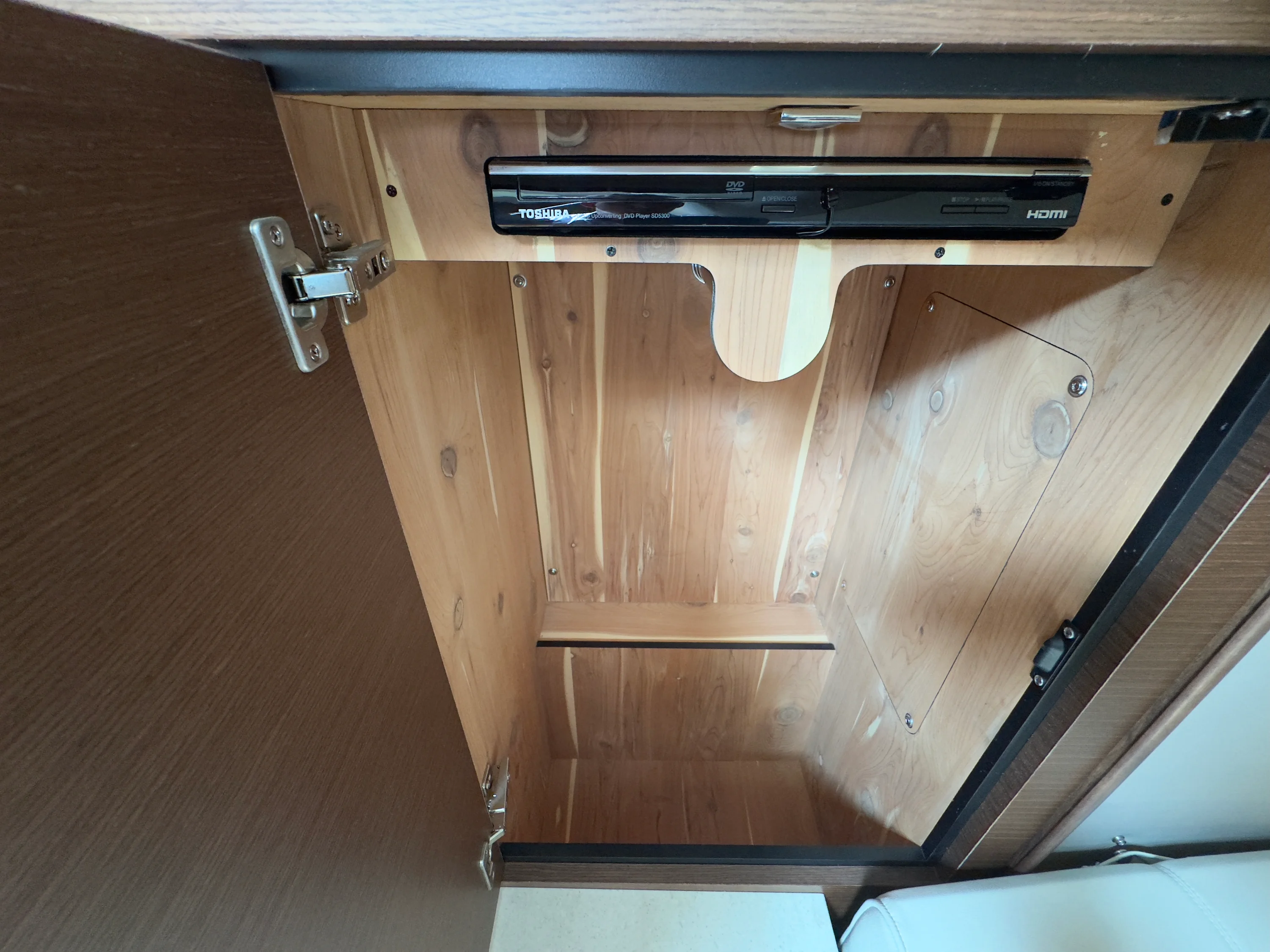 2014 Sea Ray 410 SUNDANCER Image Thumbnail #48