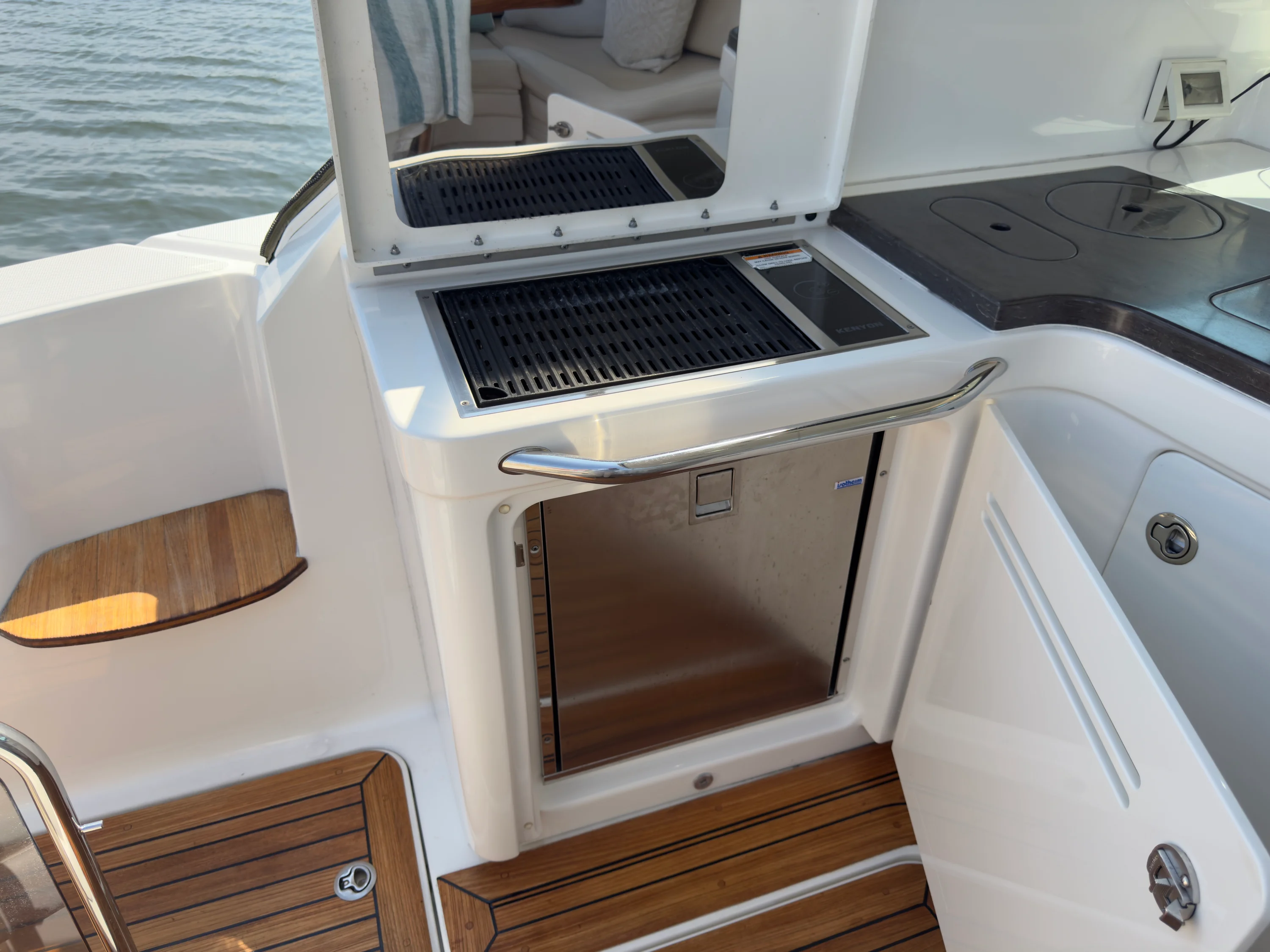2014 Sea Ray 410 SUNDANCER Image Thumbnail #72