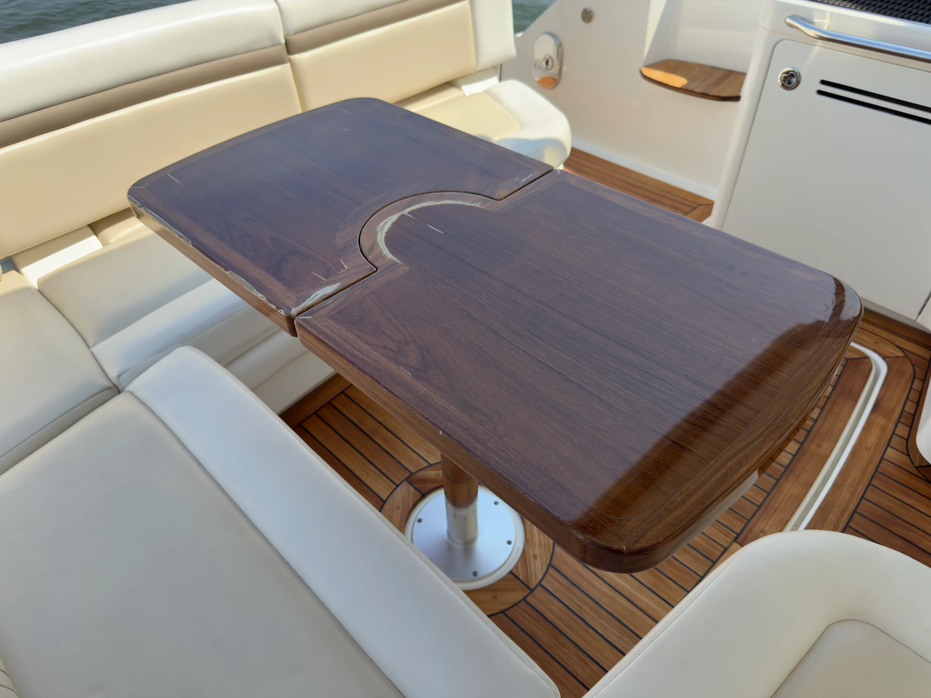 2014 Sea Ray 410 SUNDANCER Image Thumbnail #60