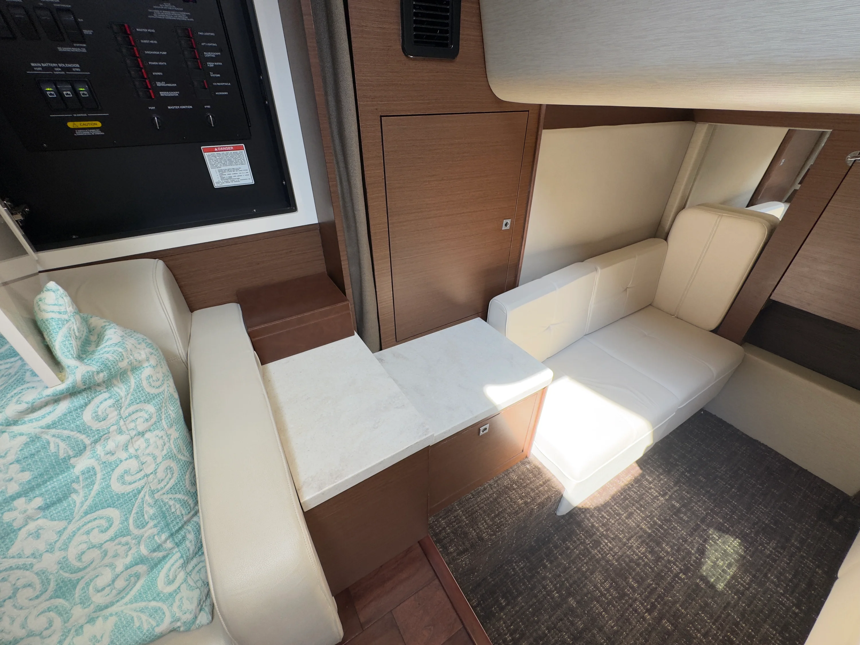 2014 Sea Ray 410 SUNDANCER Image Thumbnail #50