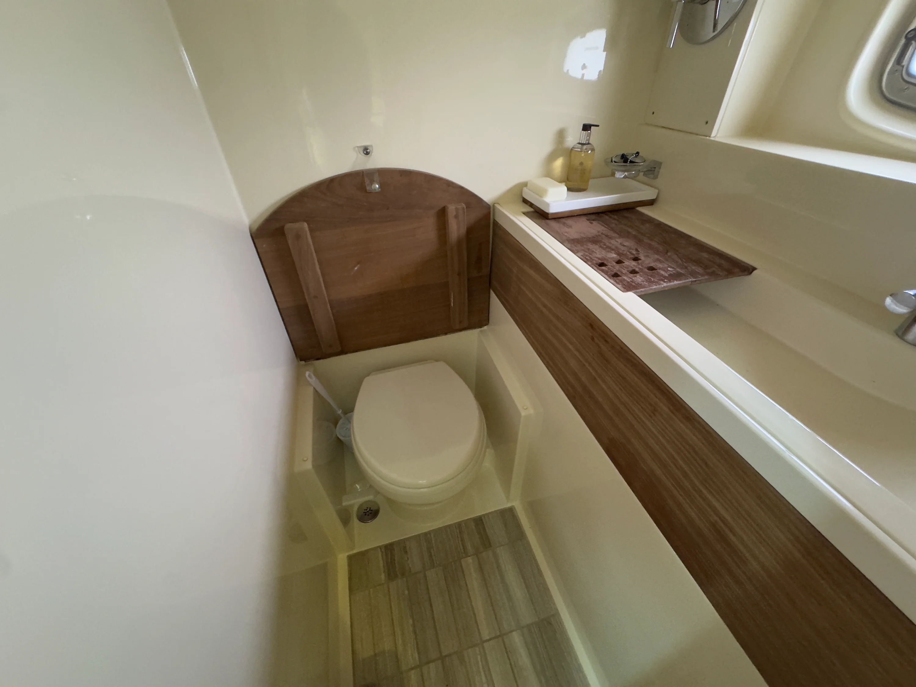 2014 Sea Ray 410 SUNDANCER Image Thumbnail #31